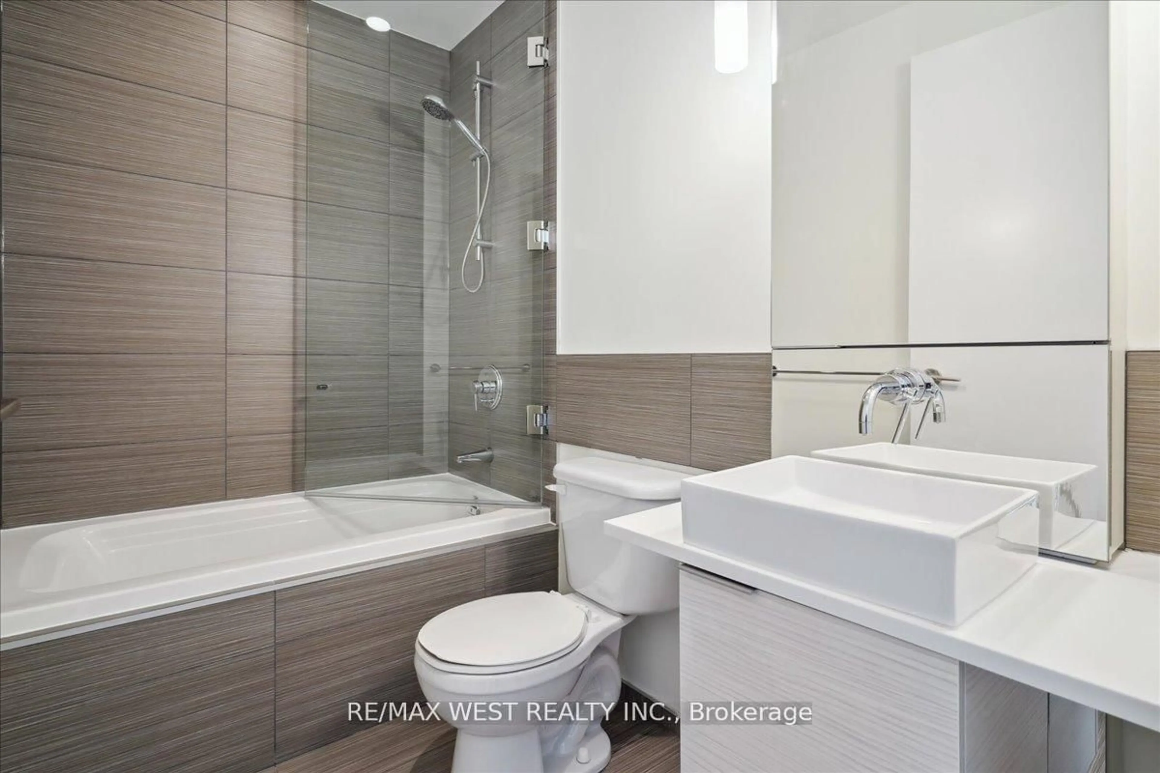 Standard bathroom, ceramic/tile floor for 8 Charlotte St #1106, Toronto Ontario M5V 0K4
