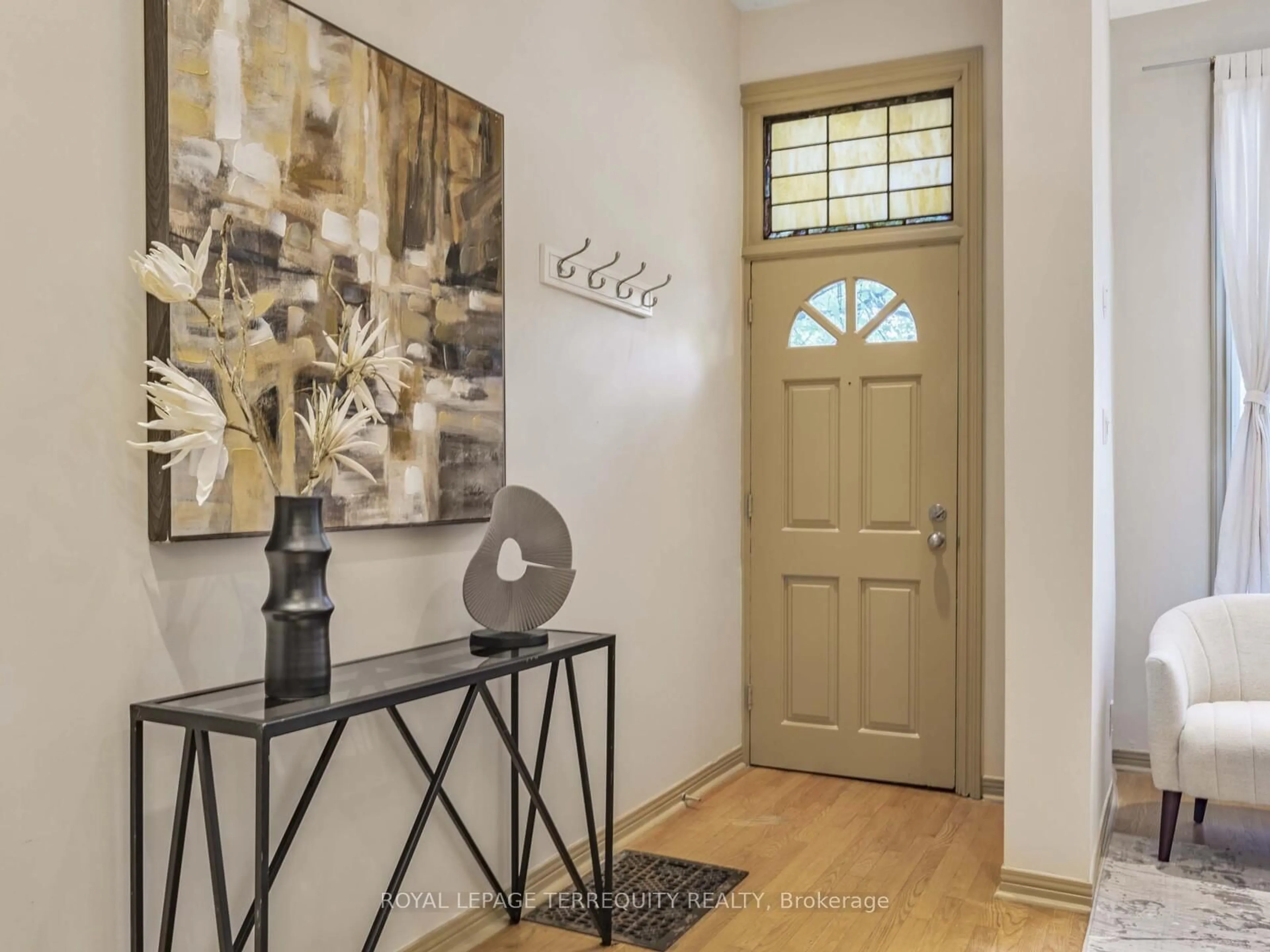 Indoor entryway for 85 Jersey Ave, Toronto Ontario M6G 3A5