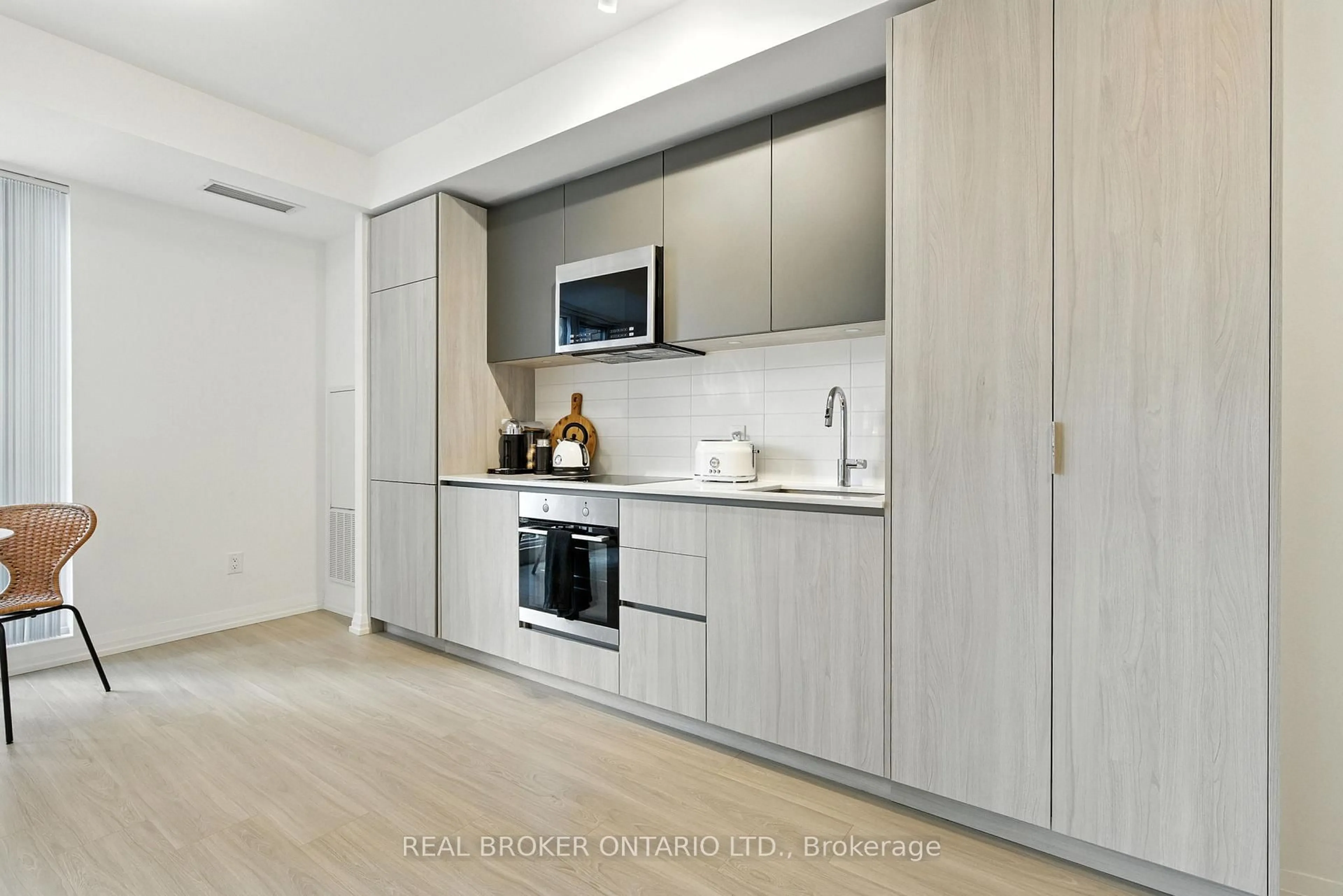Standard kitchen, unknown for 8 Widmer St #1106, Toronto Ontario M5V 0W6