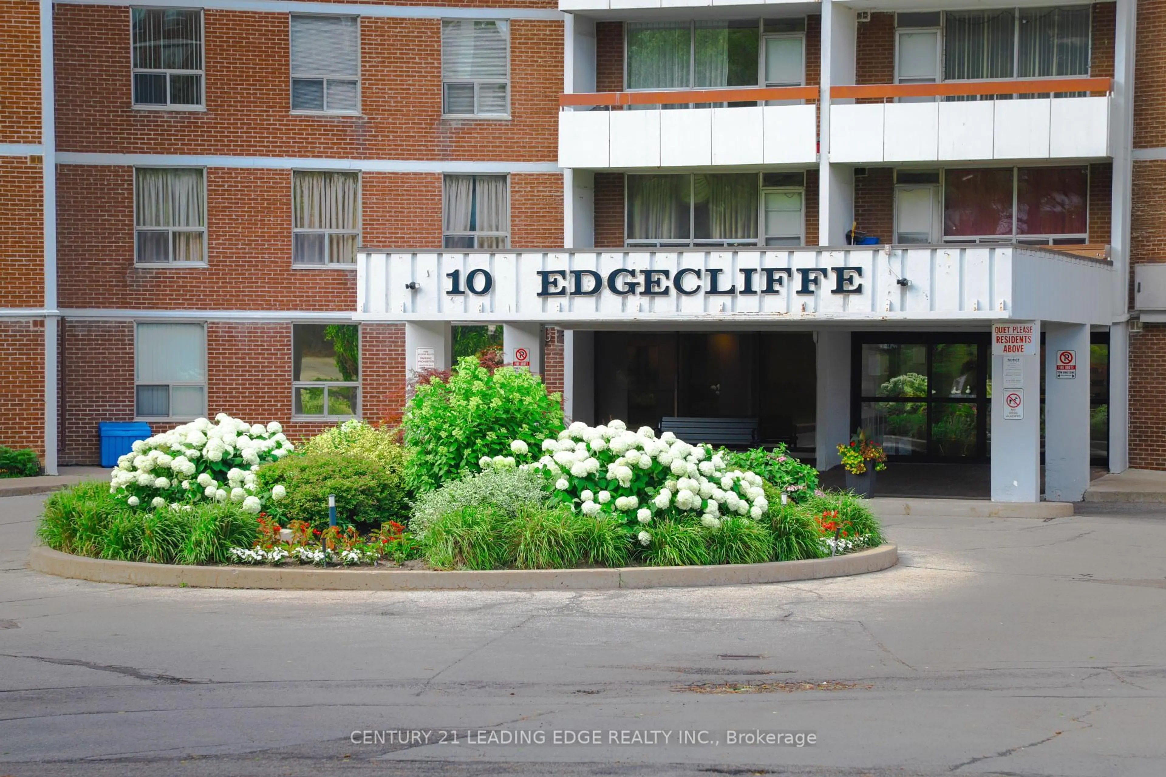 Indoor foyer for 10 Edgecliff Gfwy #617, Toronto Ontario M3C 3A3