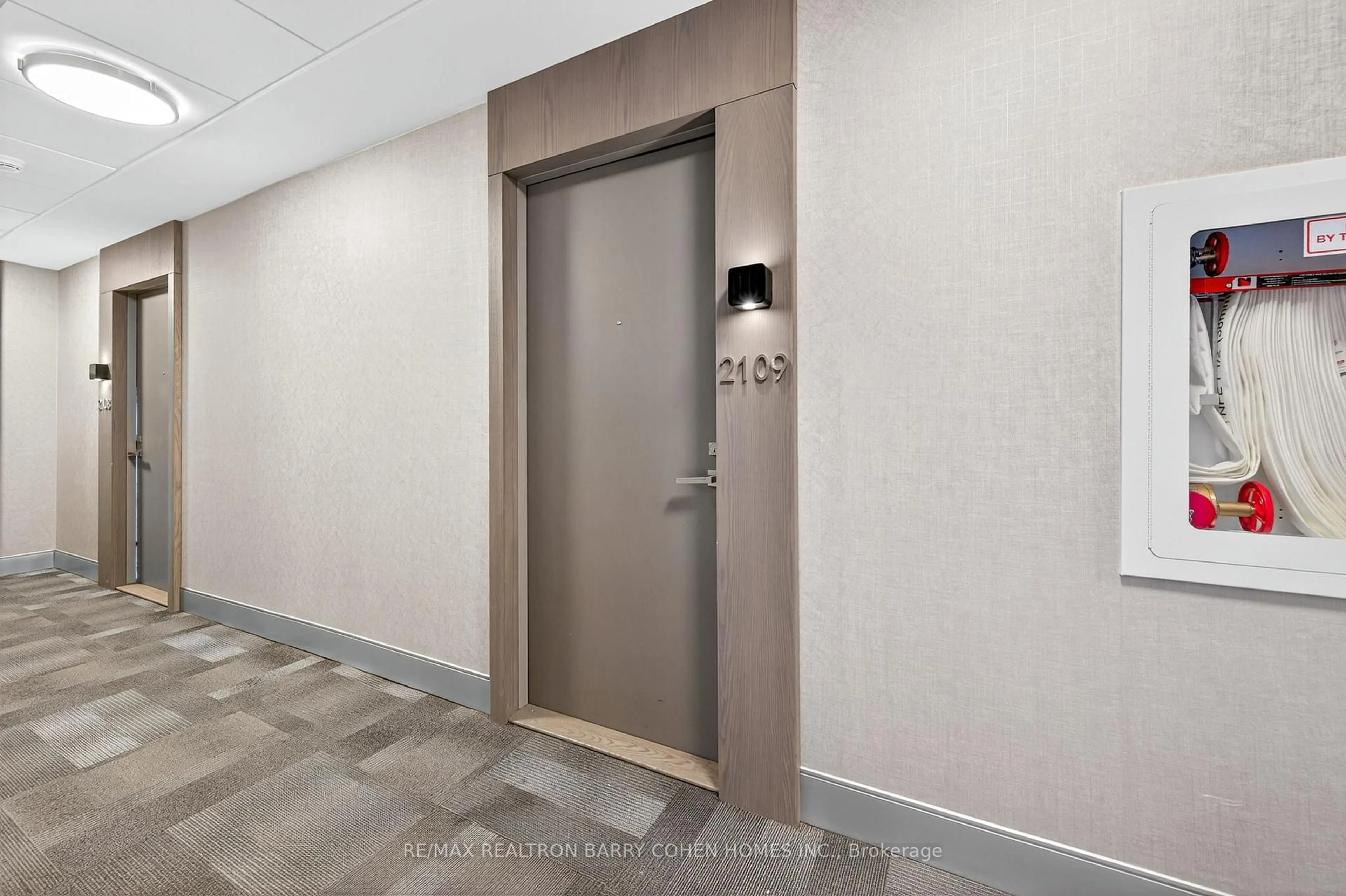 Indoor foyer for 501 St Clair Ave #2109, Toronto Ontario M5P 0A2