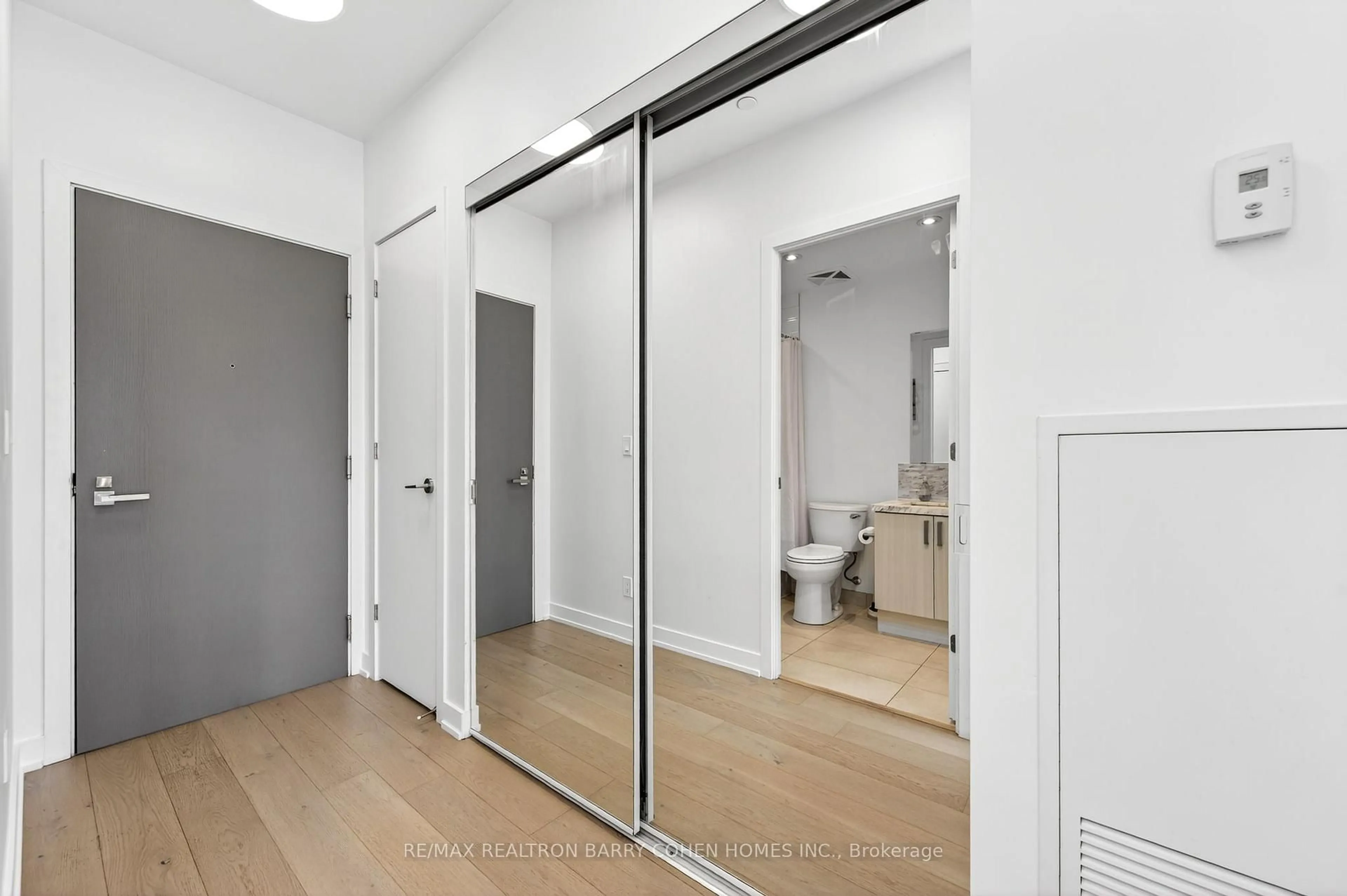 Unknown for 501 St Clair Ave #2109, Toronto Ontario M5P 0A2