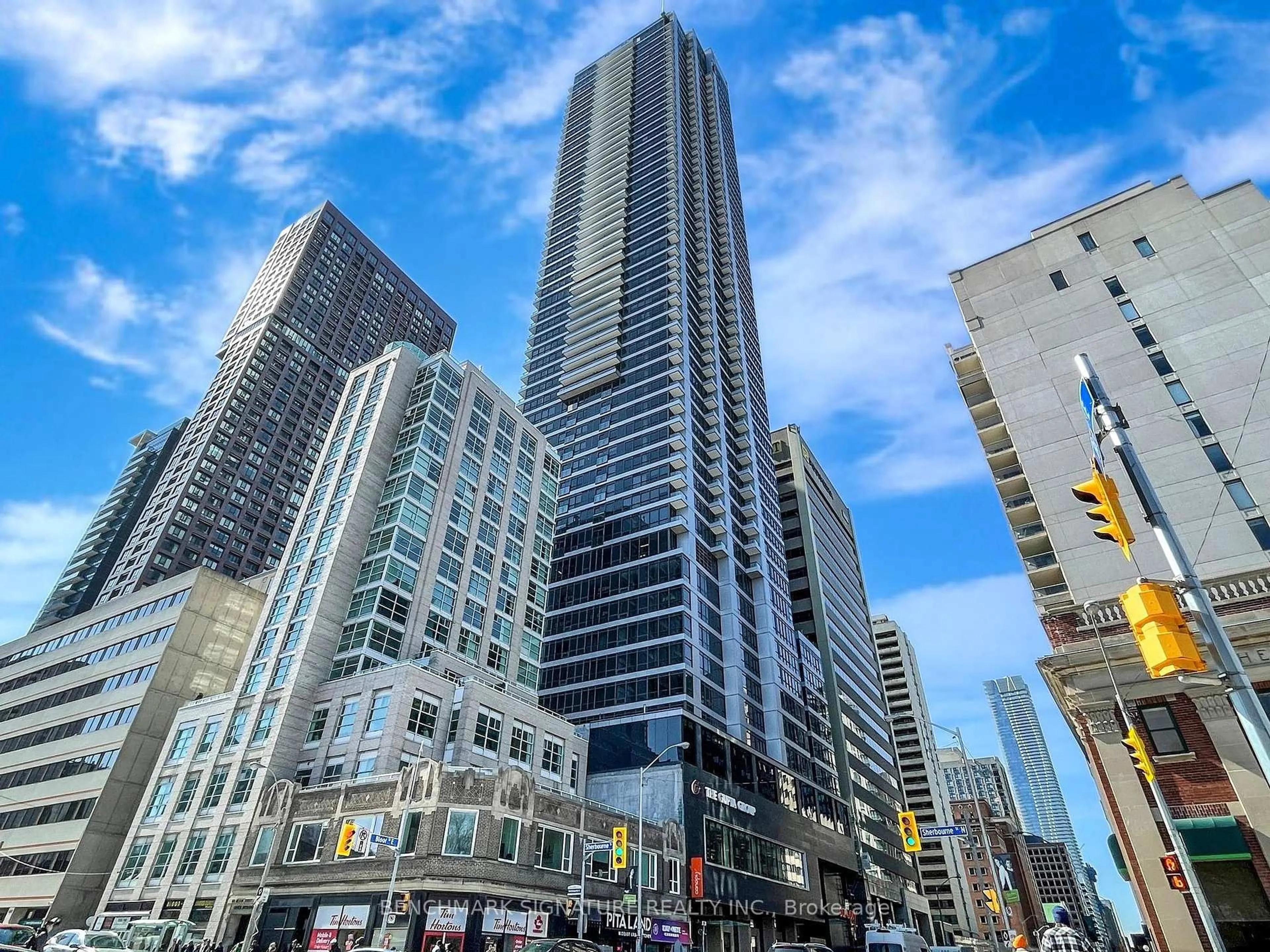 A pic of a room for 395 Bloor St #3705, Toronto Ontario M4W 0B4