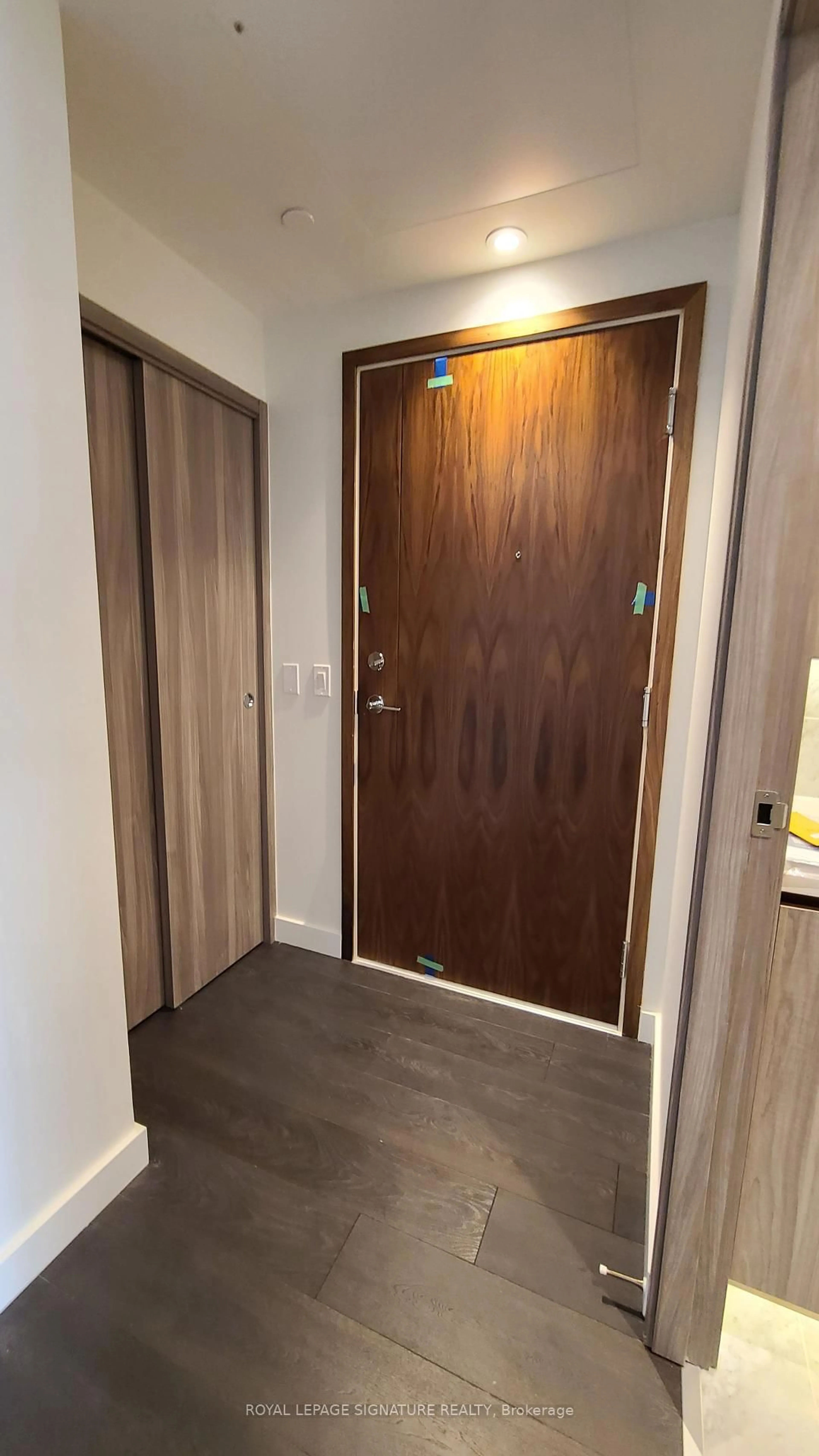 Indoor foyer for 95 Mcmahon Dr #1507, Toronto Ontario M2K 0H2