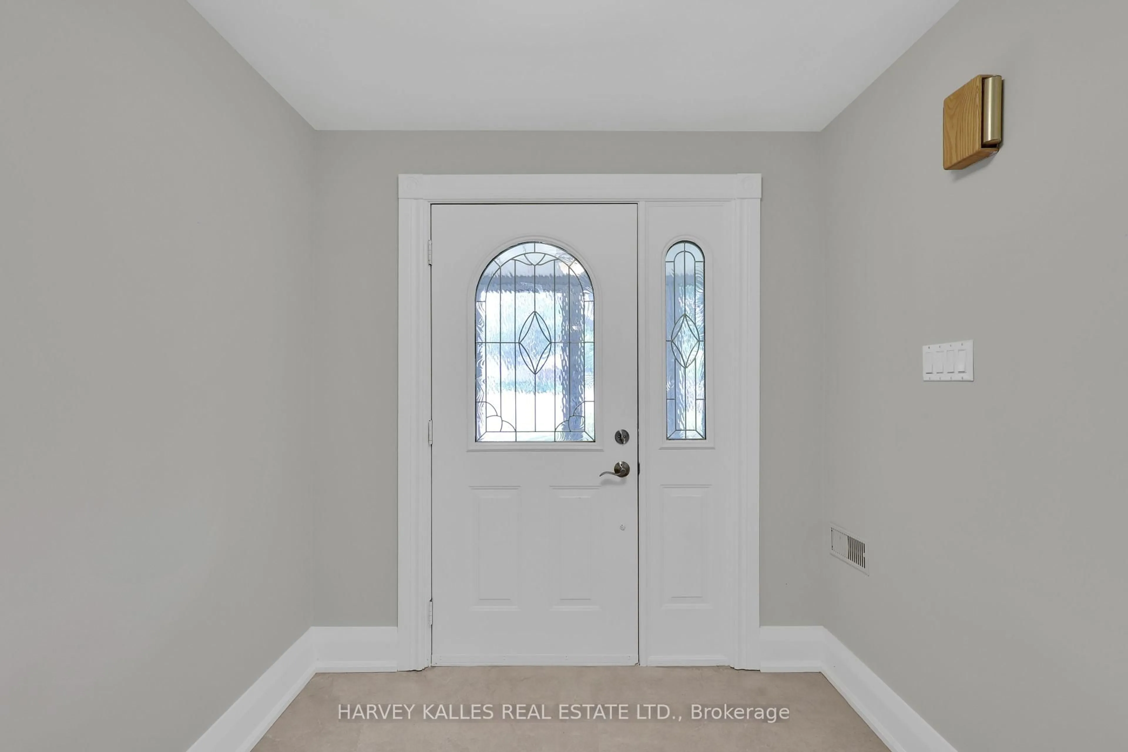 Indoor entryway for 16 Wedgeport Pl, Toronto Ontario M2N 4B4