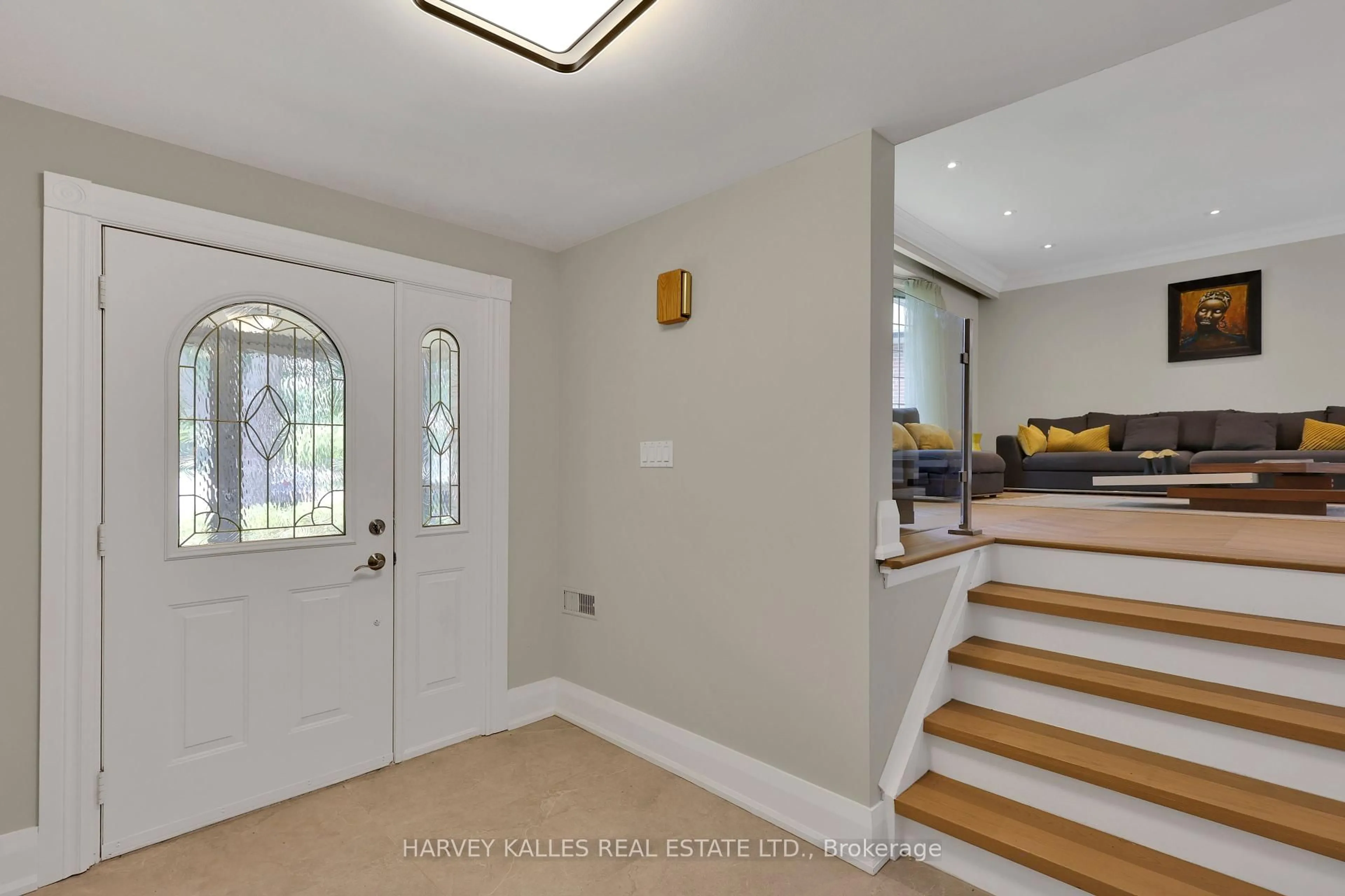 Indoor entryway for 16 Wedgeport Pl, Toronto Ontario M2N 4B4