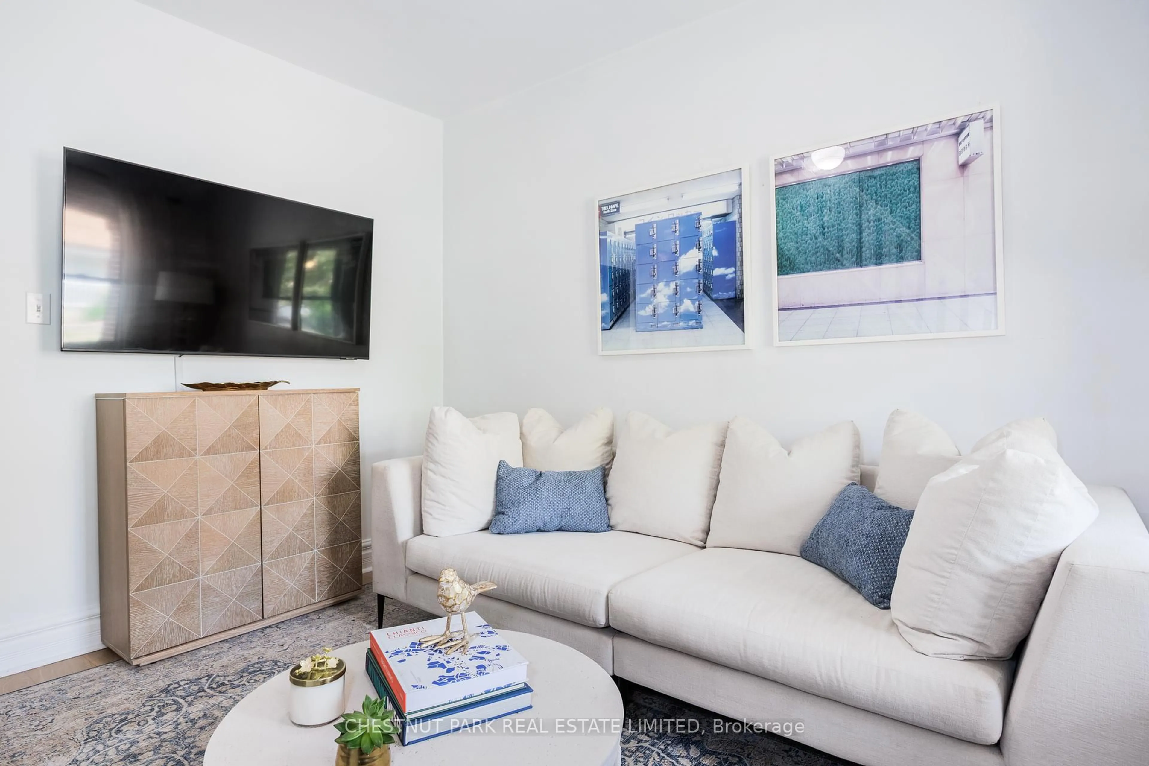 Living room with furniture, unknown for 154 Cedric Ave, Toronto Ontario M4T 1X3