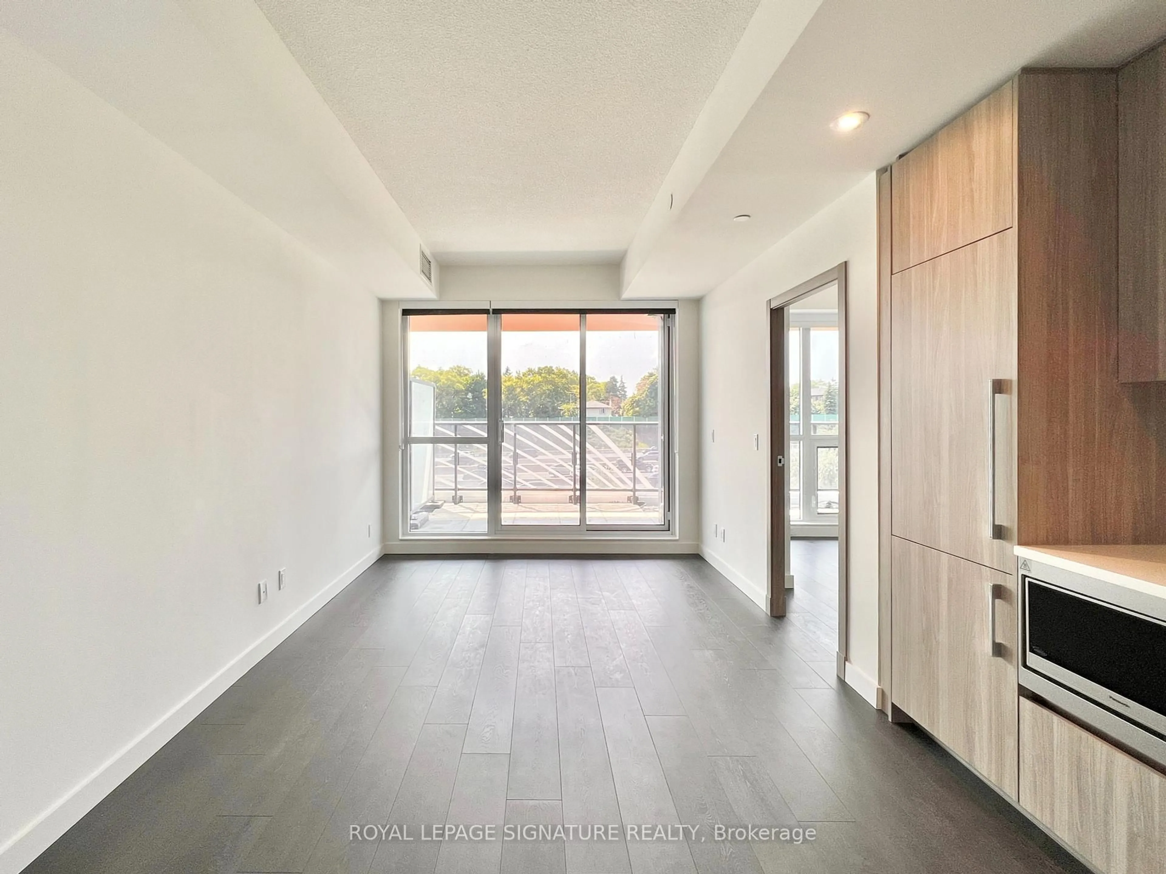 Indoor foyer for 27 Mcmahon Dr #305, Toronto Ontario M2K 0J2