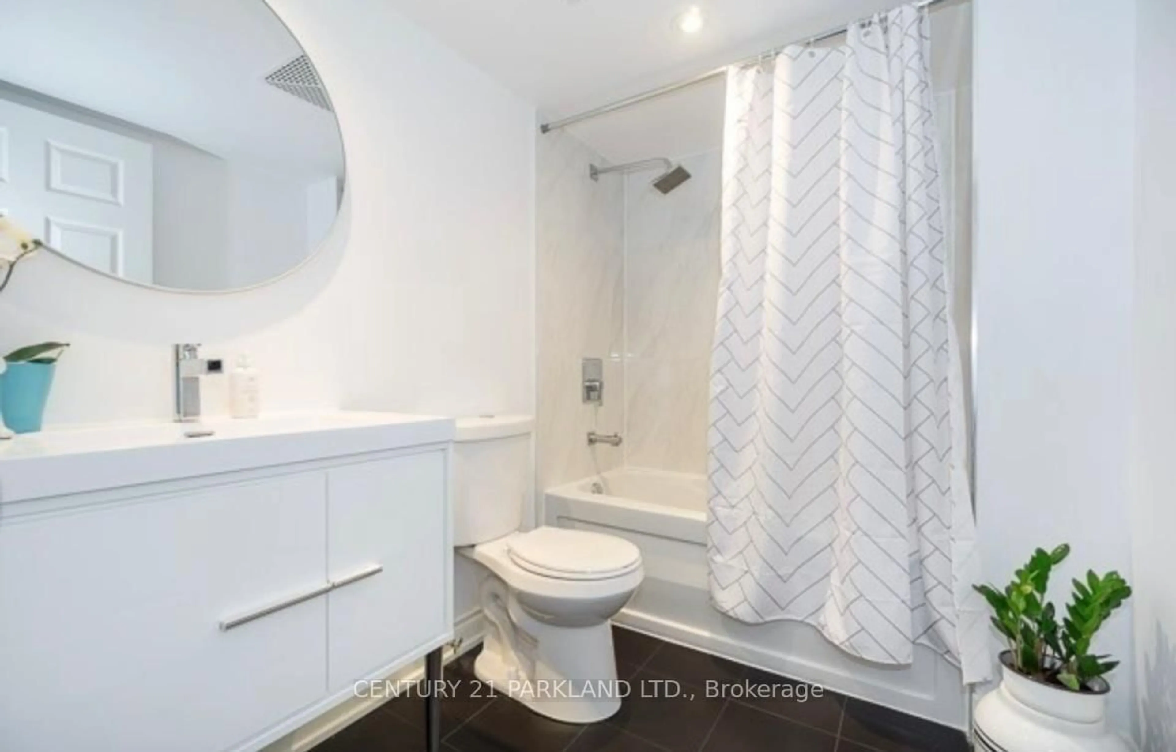 Standard bathroom, unknown for 270 Wellington St #325, Toronto Ontario M5V 3P5