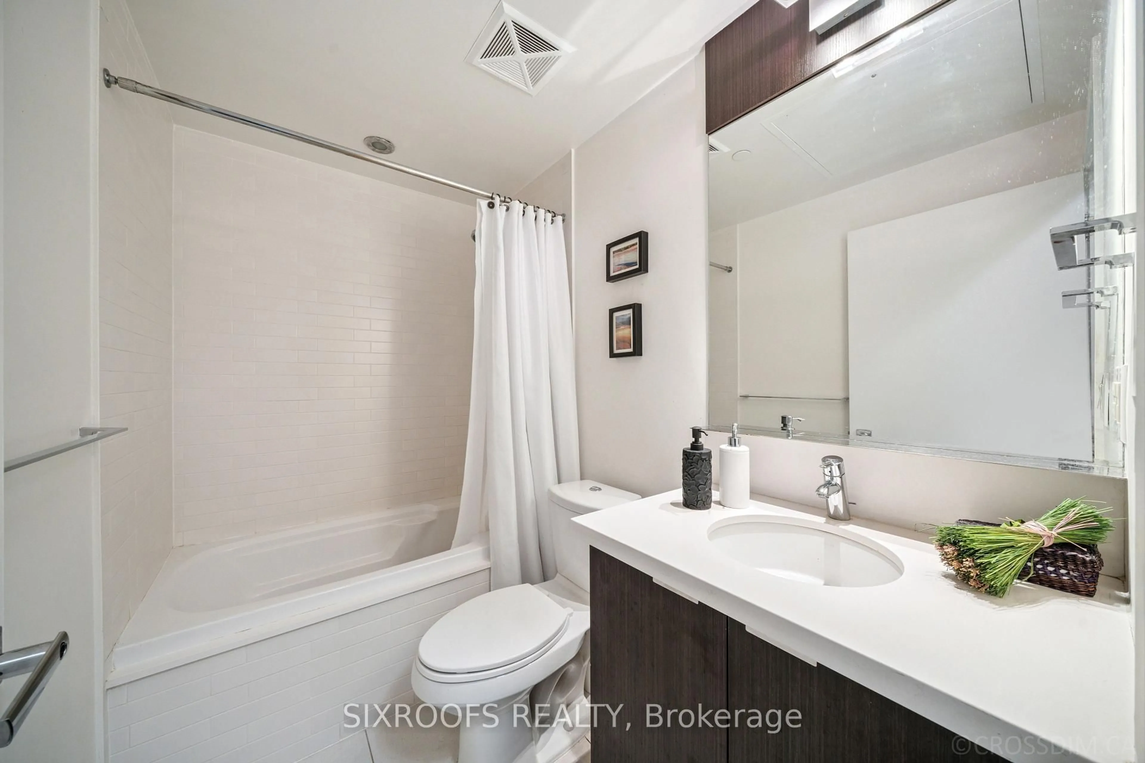 Standard bathroom, unknown for 21 Widmer St #3903, Toronto Ontario M5V 2E8