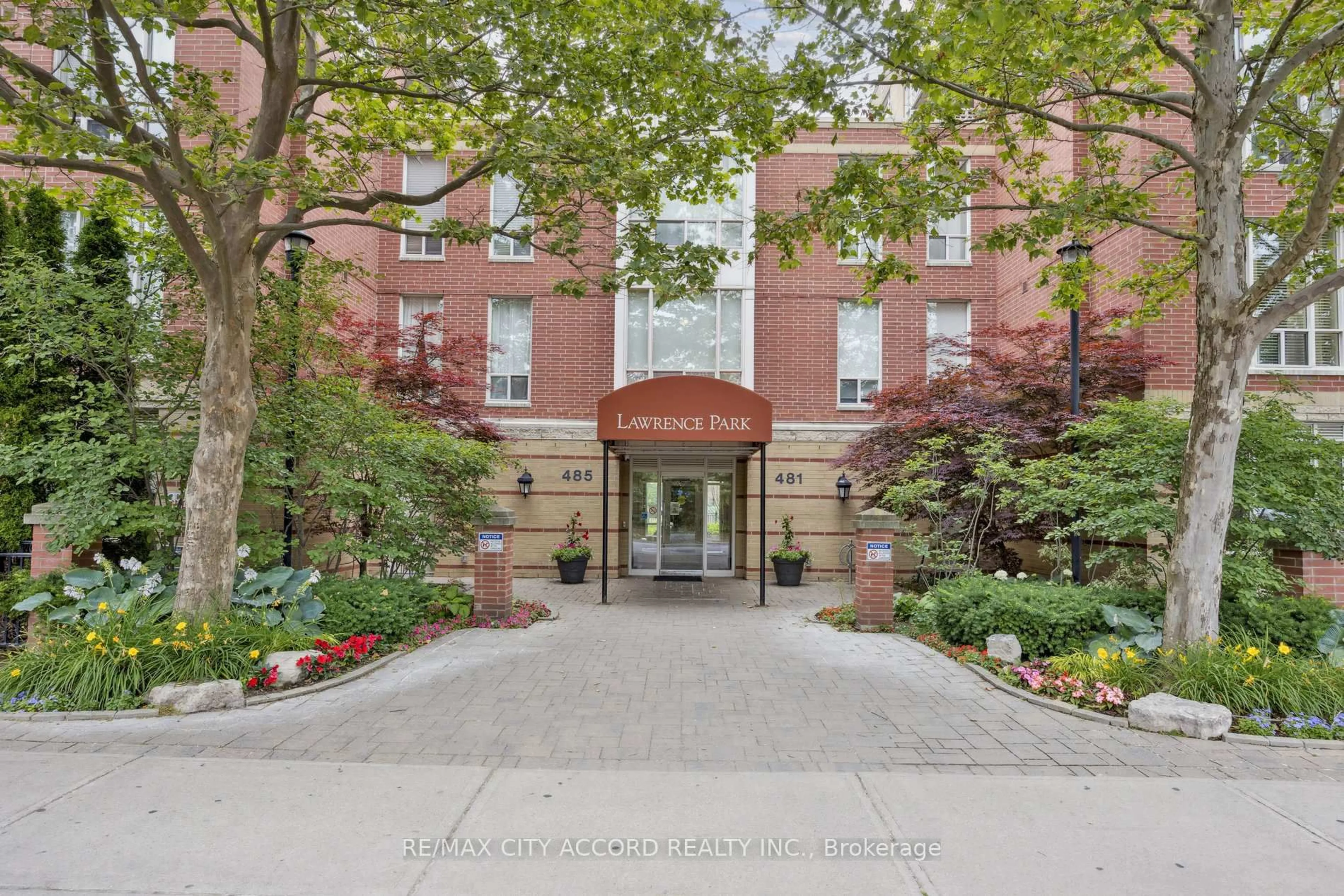 Indoor foyer for 485 Rosewell Ave #210, Toronto Ontario M4R 2J2