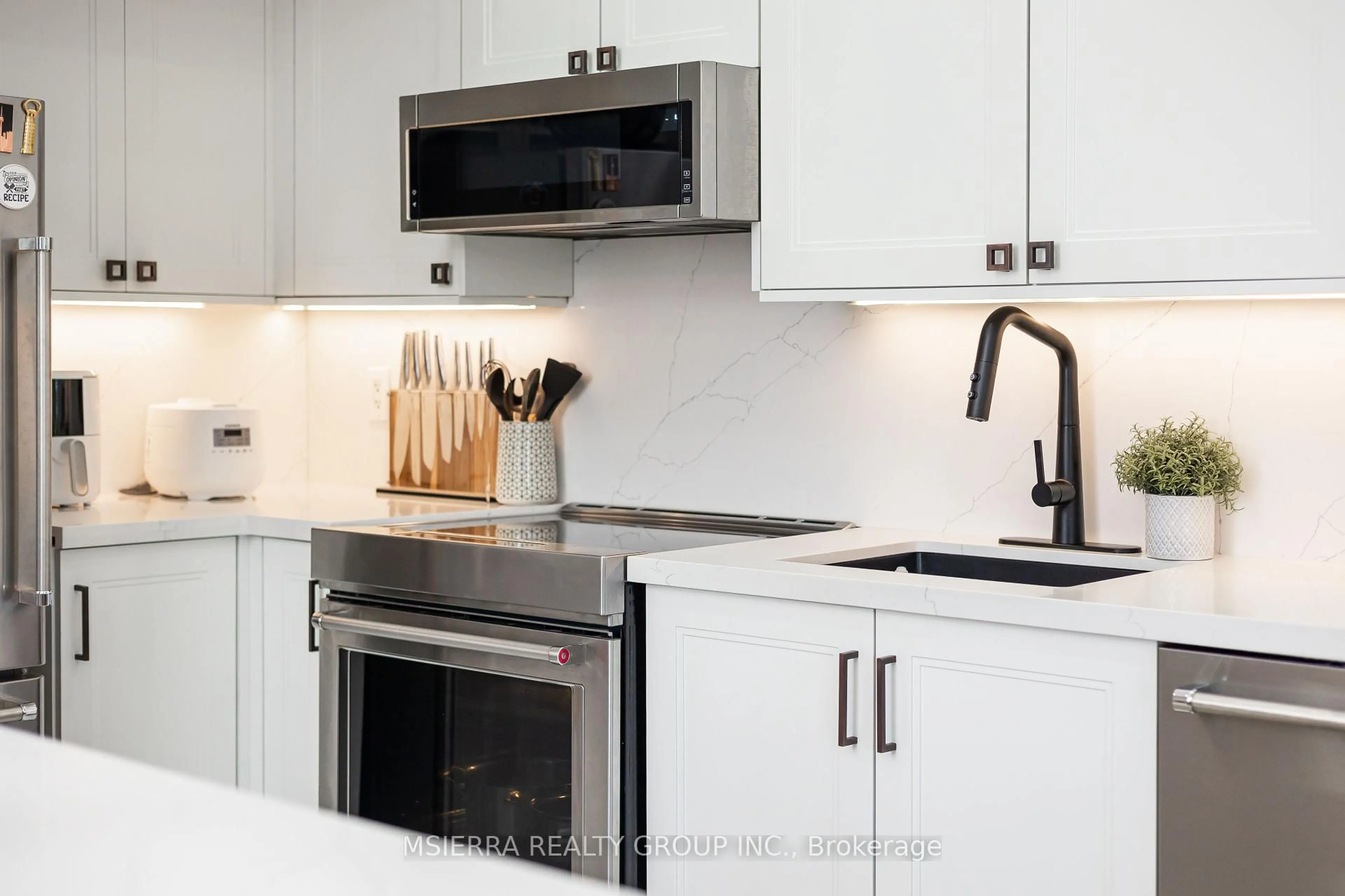 Contemporary kitchen, unknown for 1496 Victoria Park Ave #254, Toronto Ontario M4A 2M6