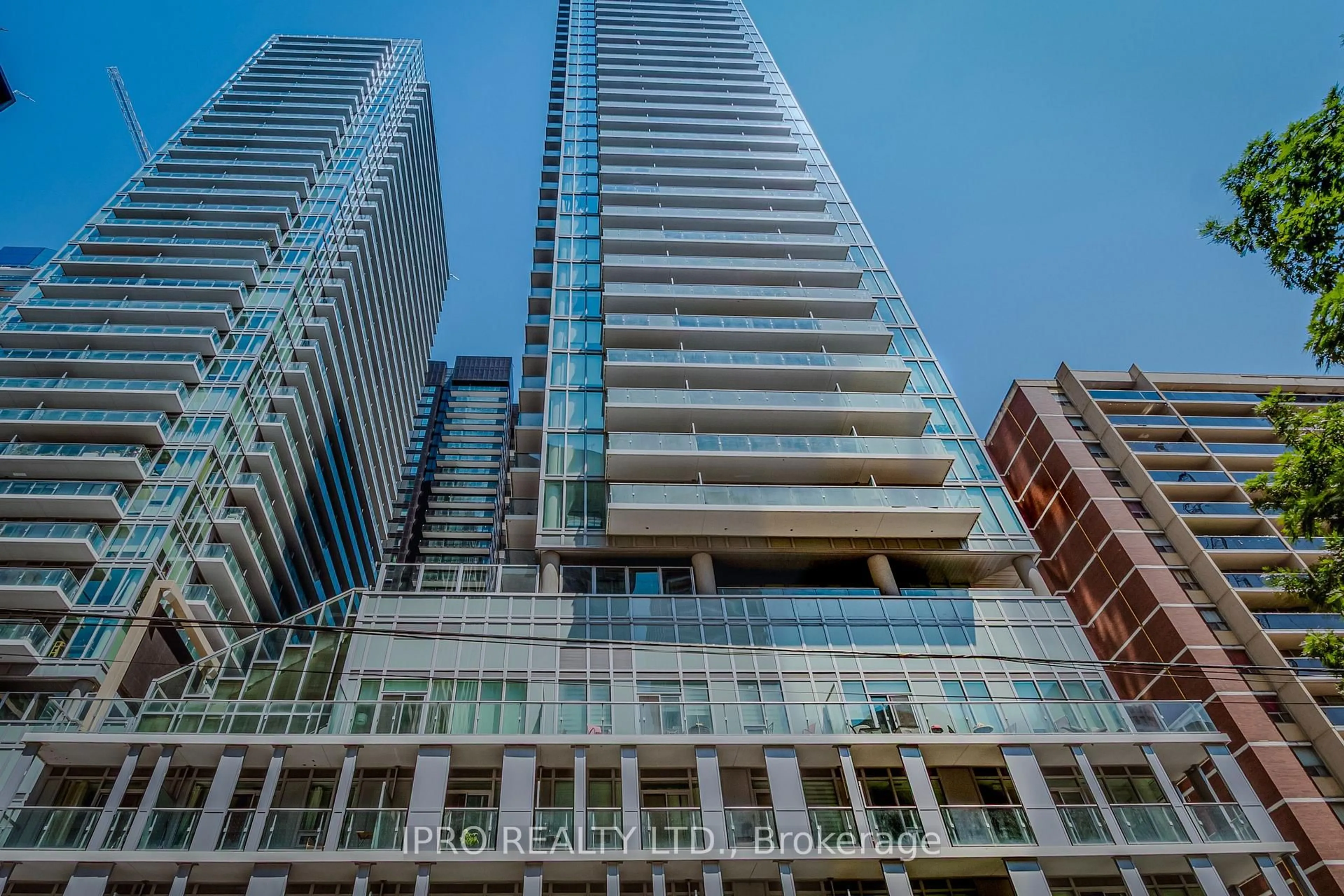 Indoor foyer for 195 Redpath Ave #712, Toronto Ontario M4P 0E4