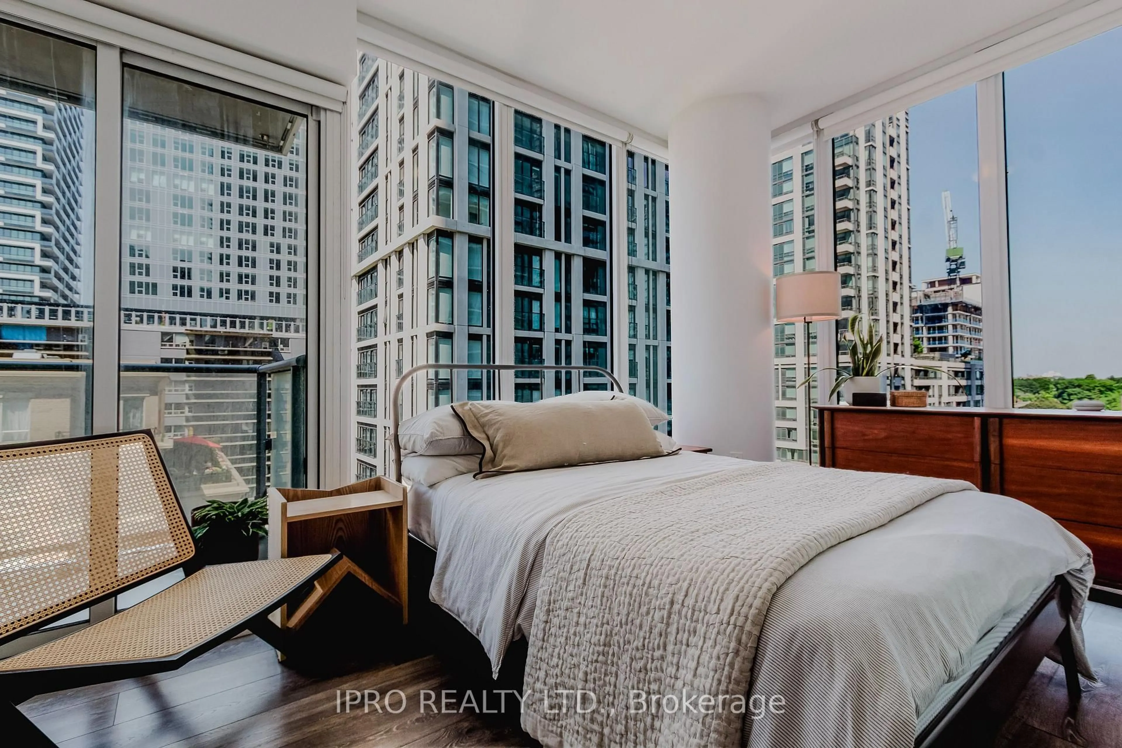 Bedroom with bed, unknown for 195 Redpath Ave #712, Toronto Ontario M4P 0E4