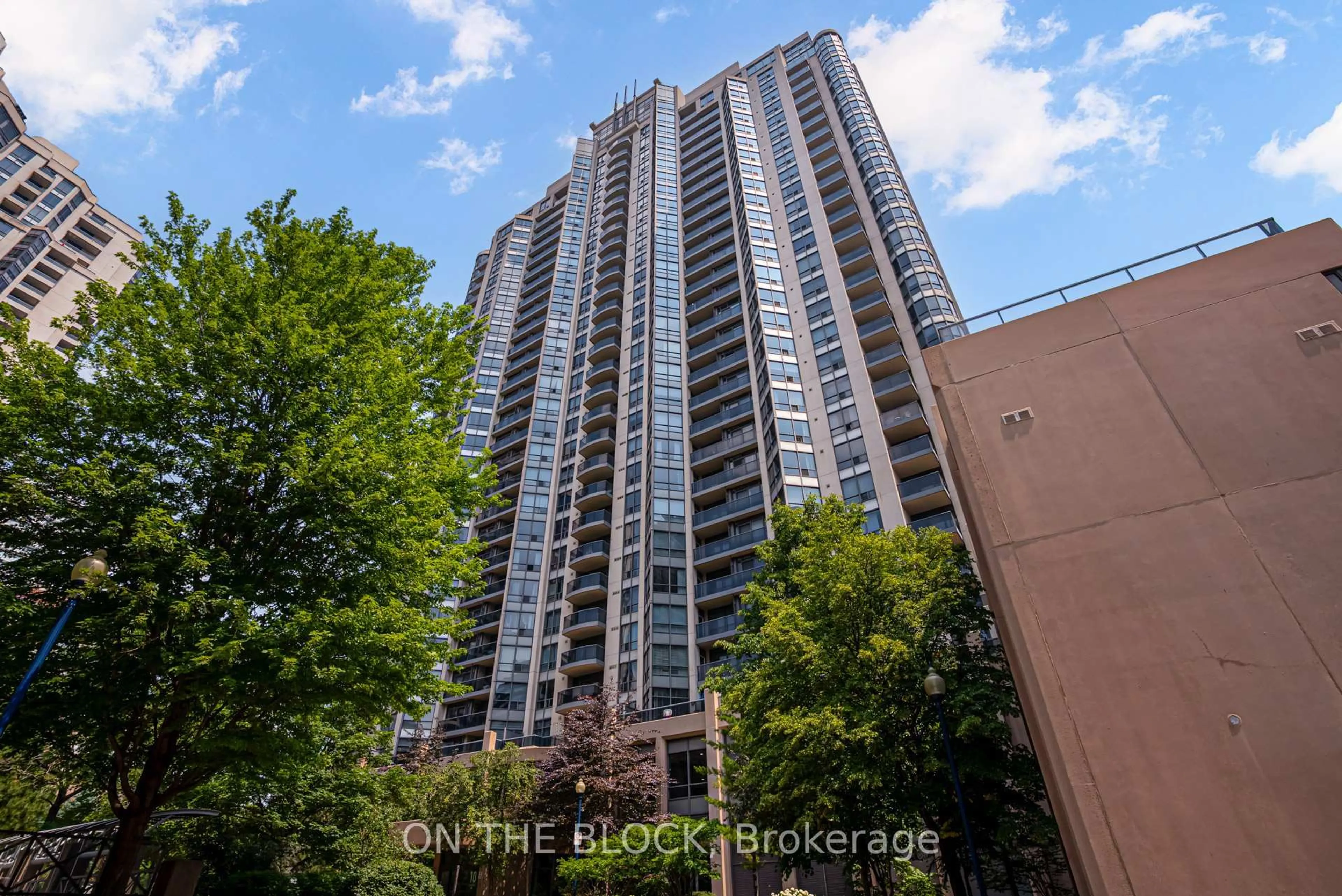 A pic from outside/outdoor area/front of a property/back of a property/a pic from drone, city buildings view from balcony for 10 Northtown Way #914, Toronto Ontario M2N 7L4