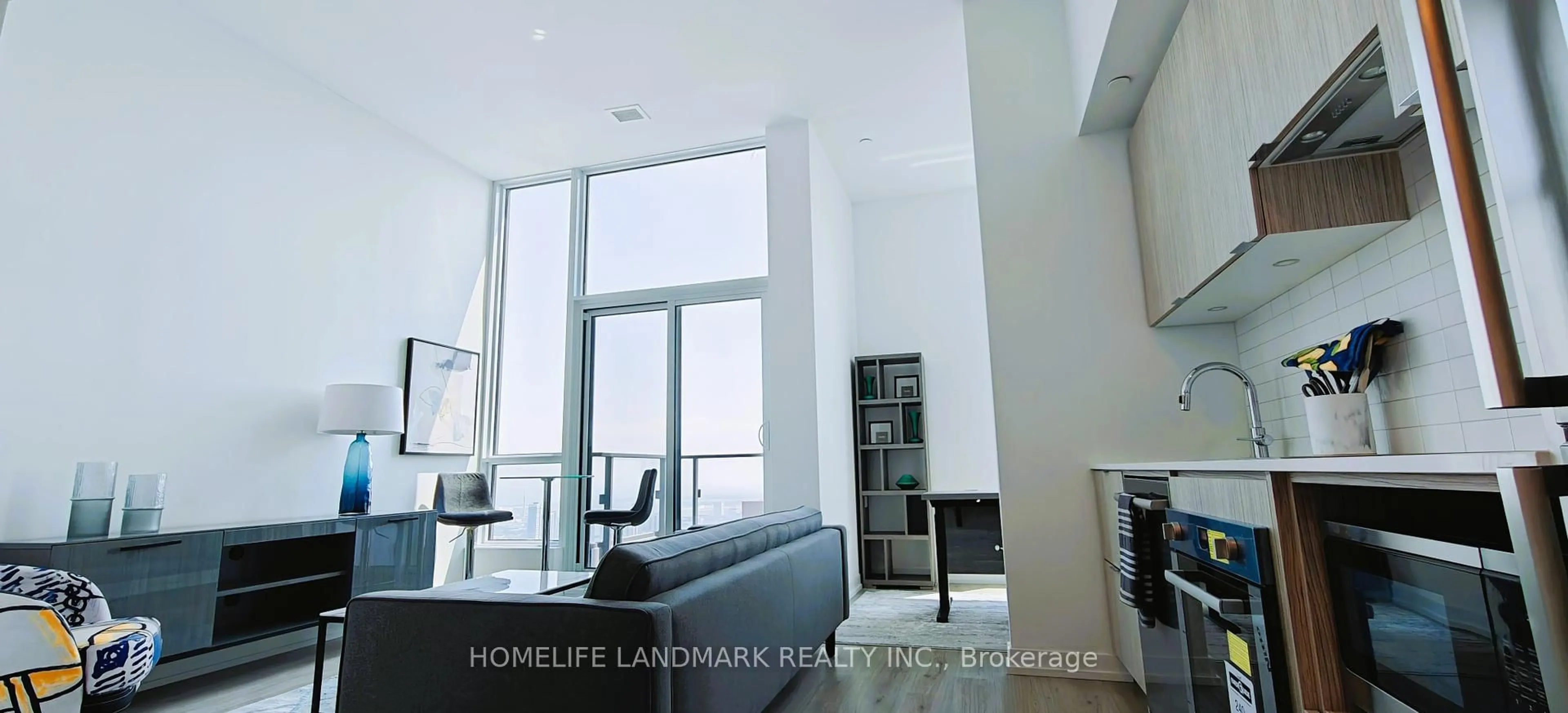 Indoor foyer for 395 Bloor St #5501, Toronto Ontario M4W 0B4