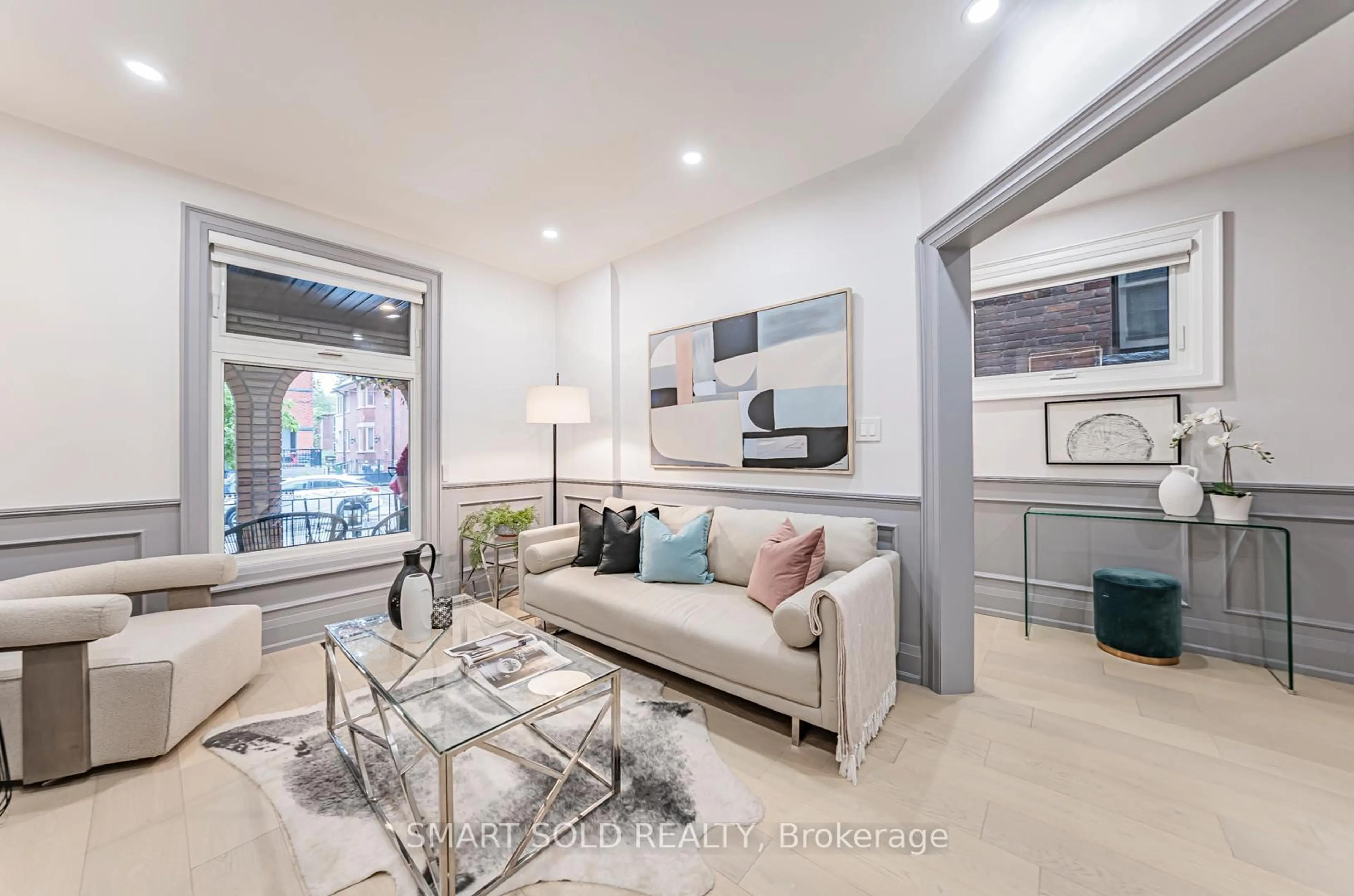 Living room with furniture, unknown for 89 Concord Ave, Toronto Ontario M6H 2P2