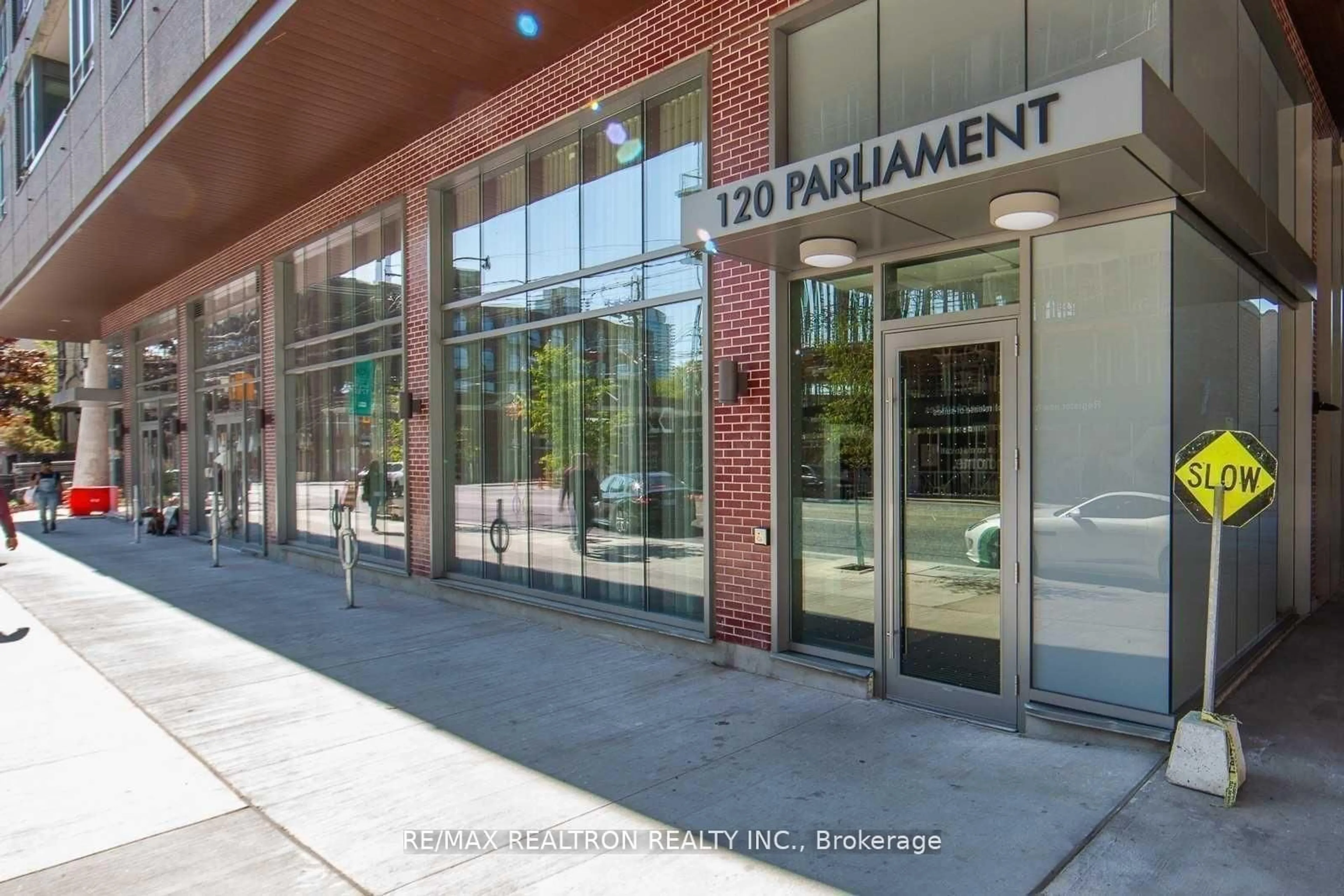 Indoor foyer for 120 Parliament St #1513, Toronto Ontario M5A 2Y8