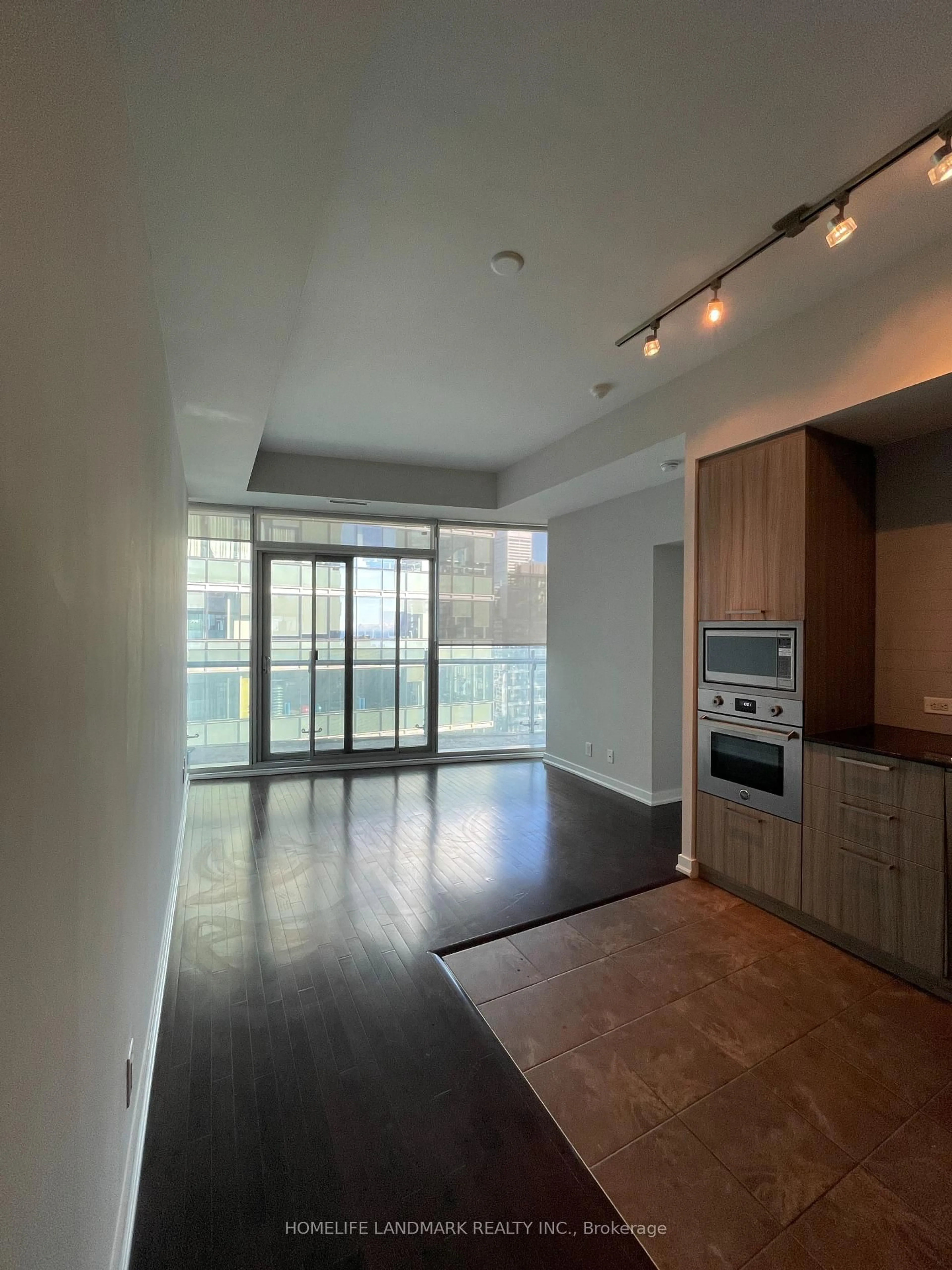 A pic of a room for 14 York St #3710, Toronto Ontario M5J 0B1