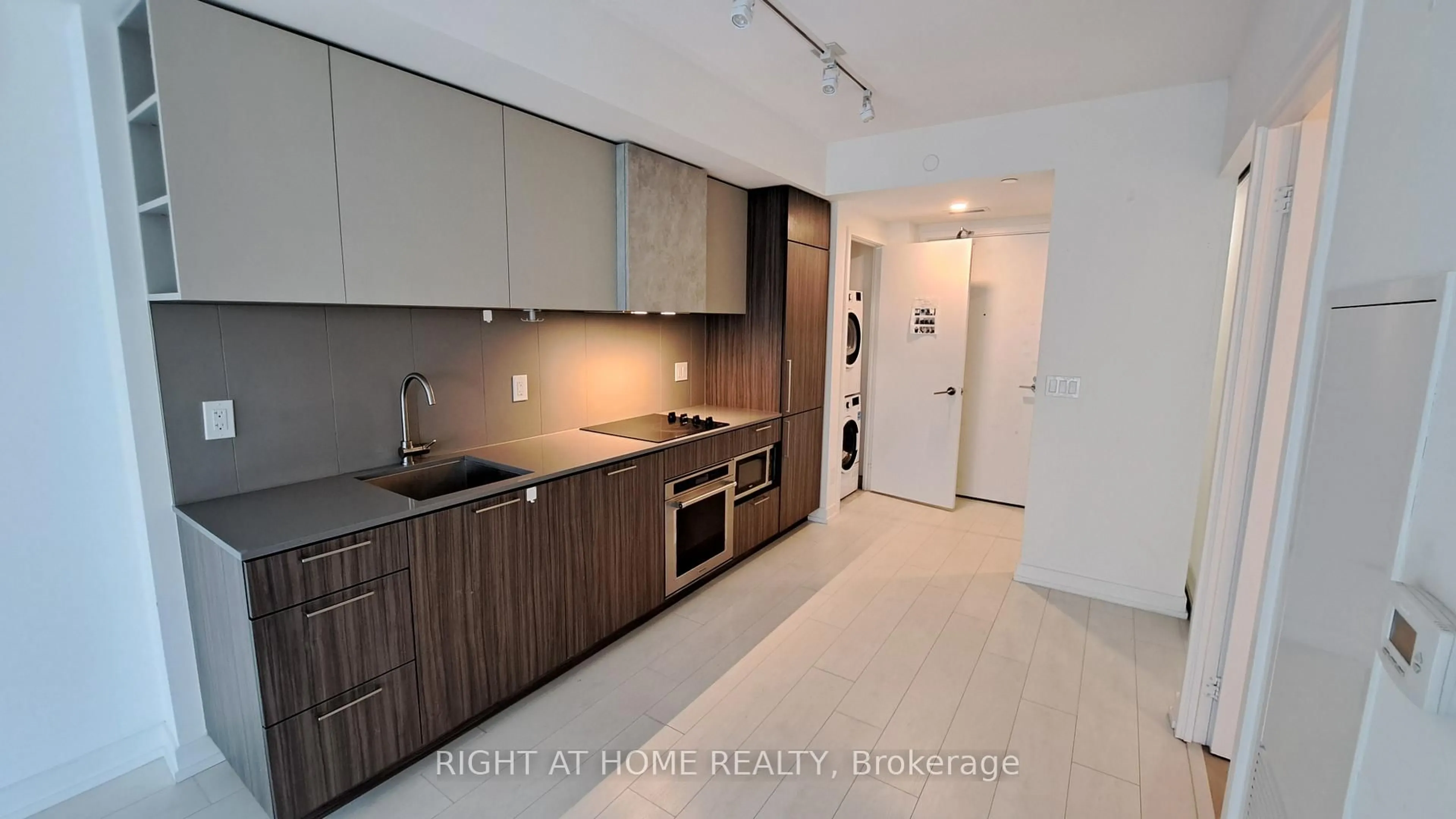 Standard kitchen, unknown for 19 Western Battery Rd #1902, Toronto Ontario M6K 3S4