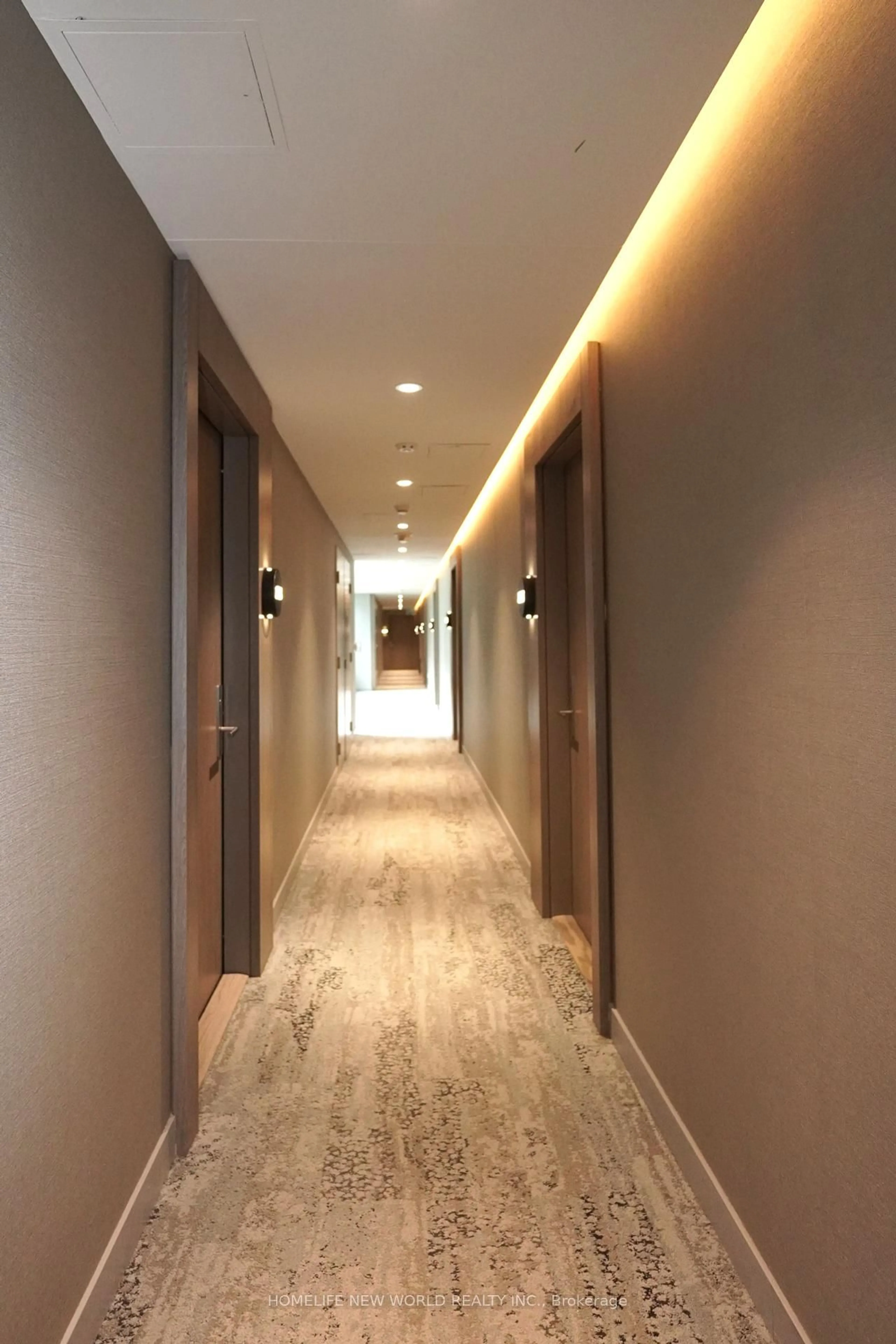 Indoor foyer for 161 Roehampton Ave #233, Toronto Ontario M4P 0C8