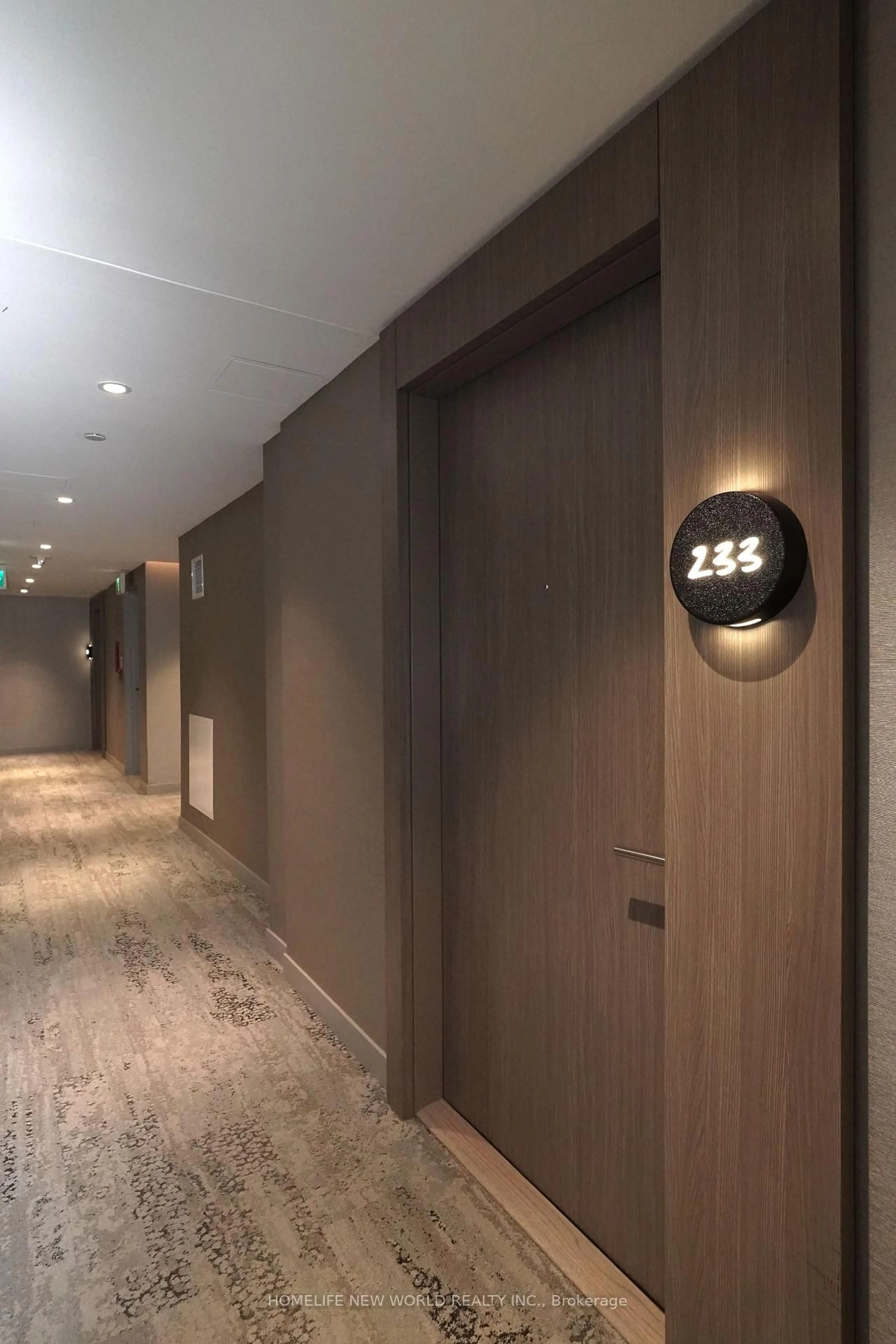 Indoor foyer for 161 Roehampton Ave #233, Toronto Ontario M4P 0C8