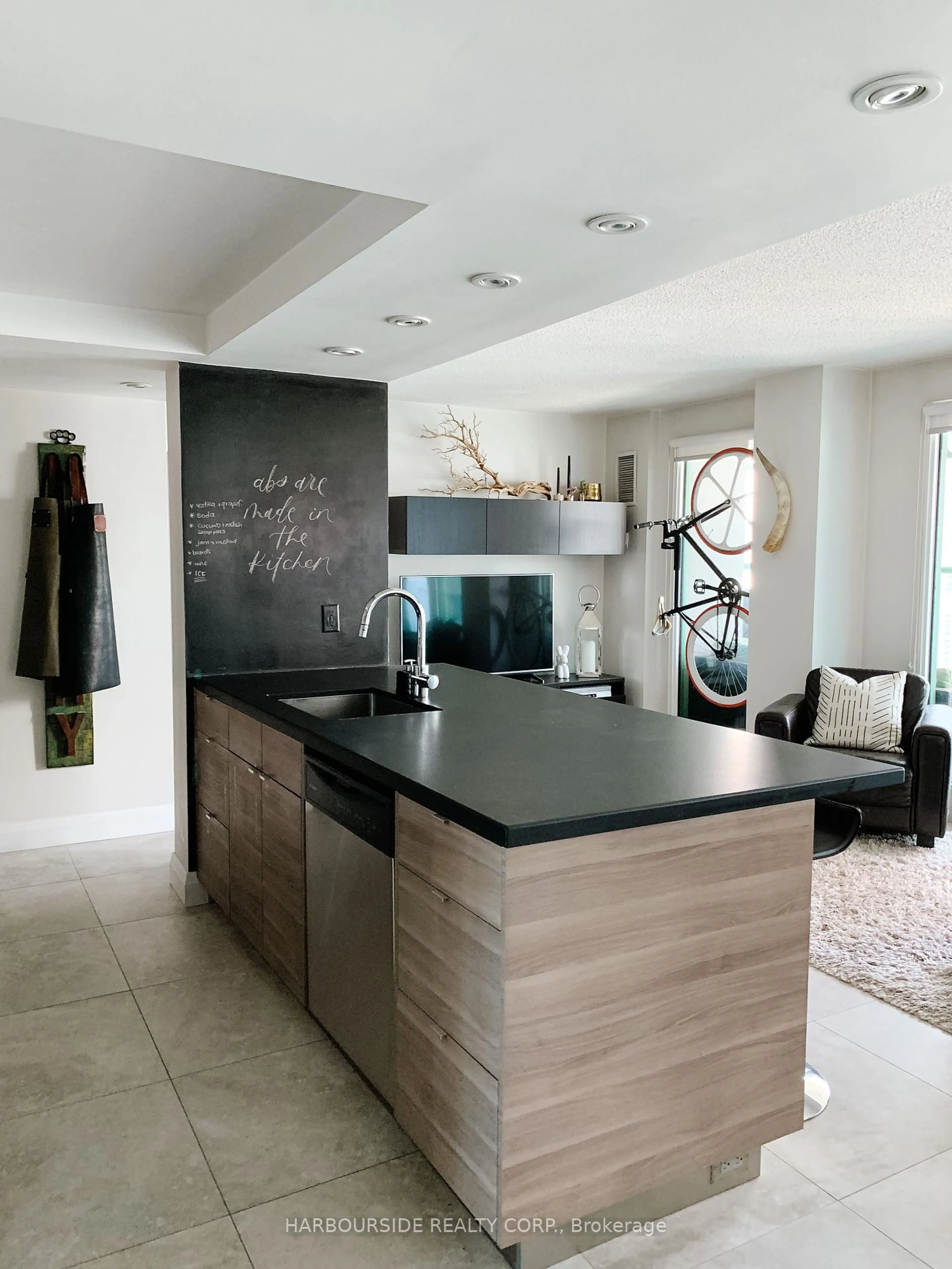 Contemporary kitchen, ceramic/tile floor for 77 Harbour Sq #2901, Toronto Ontario M5J 2S2