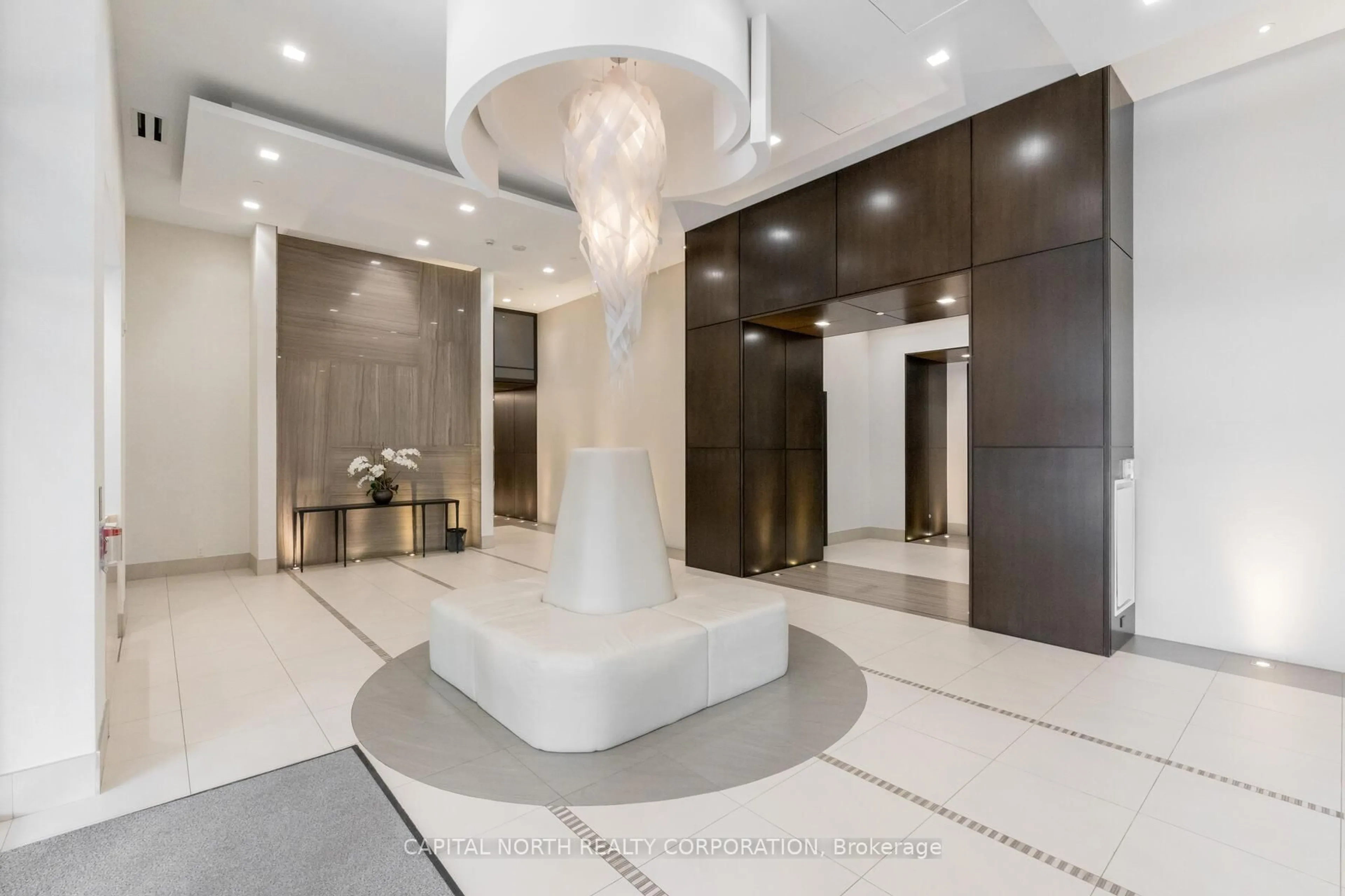 Indoor foyer for 23 Glebe Rd #416, Toronto Ontario M5P 0A1