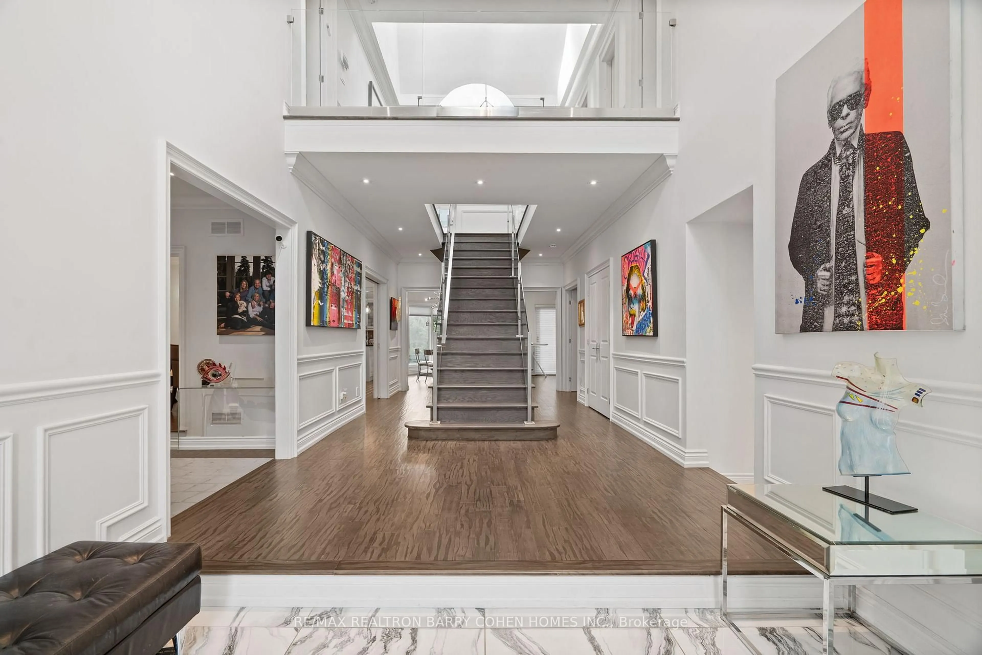 Indoor foyer for 566 Castlefield Ave, Toronto Ontario M5N 1L8