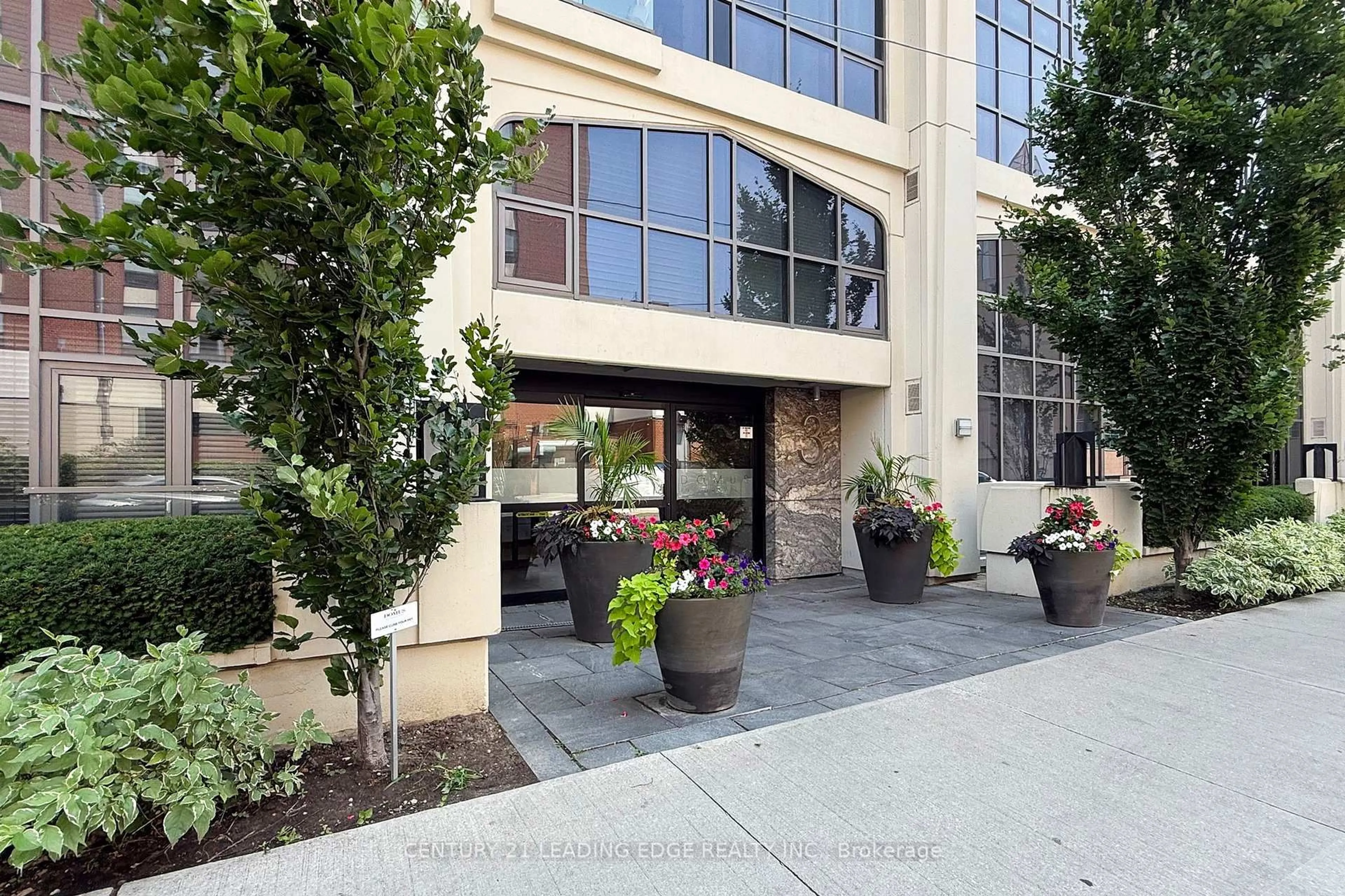 Patio, building for 3 Mcalpine St #502, Toronto Ontario M5R 3T5
