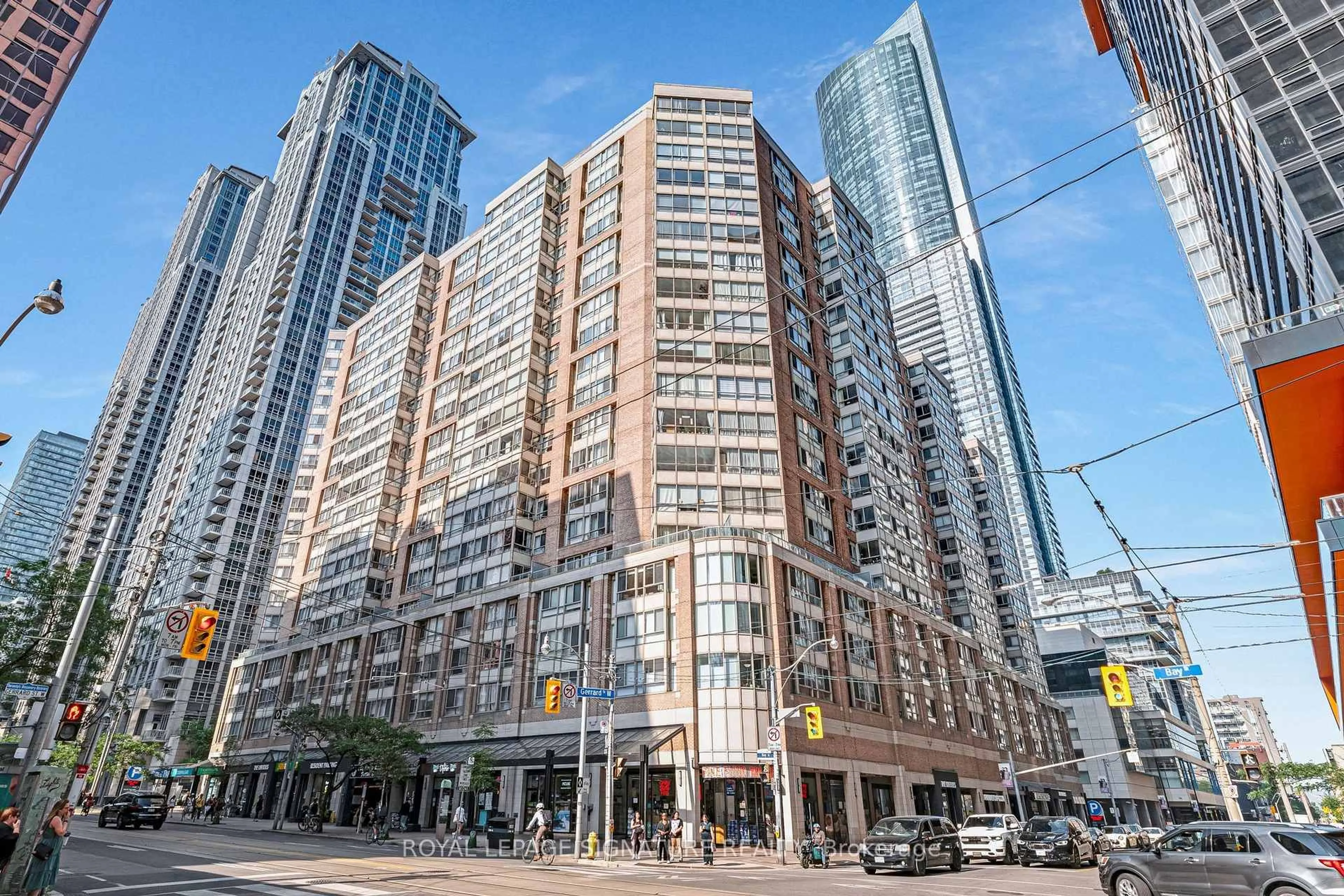Patio, street for 44 Gerrard St #1206, Toronto Ontario M5G 2K2