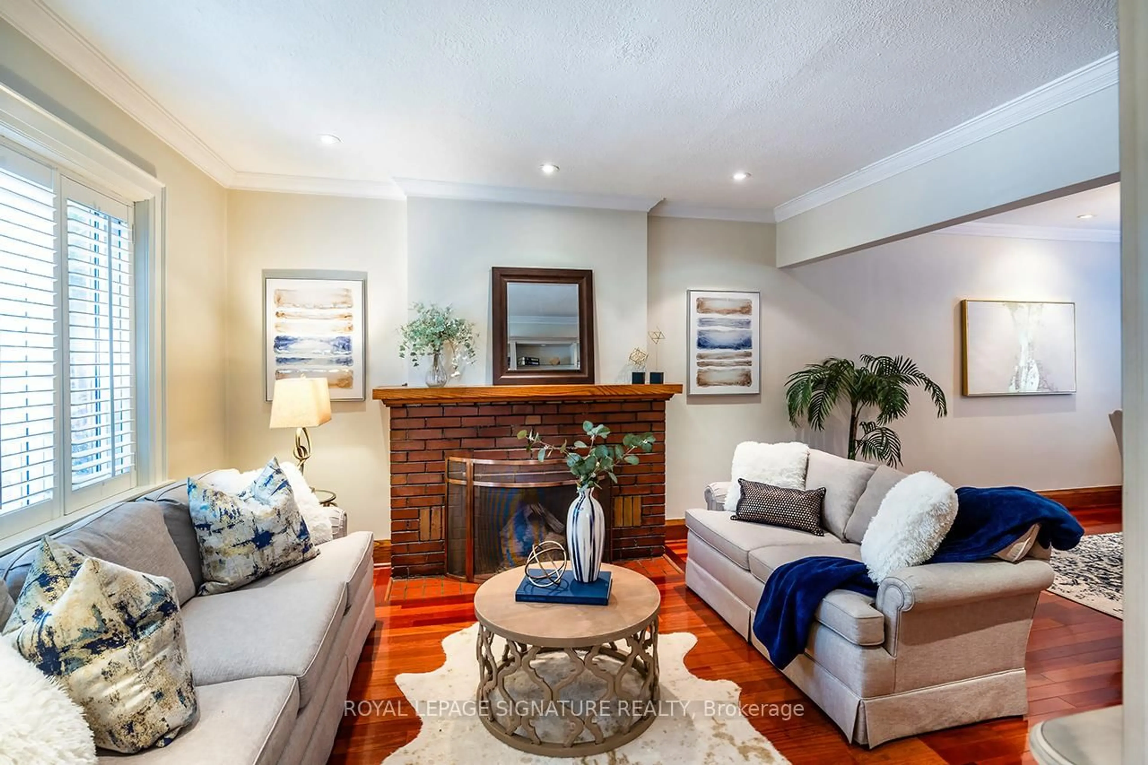 Living room with furniture, unknown for 46 Glengarry Ave, Toronto Ontario M5M 1C9
