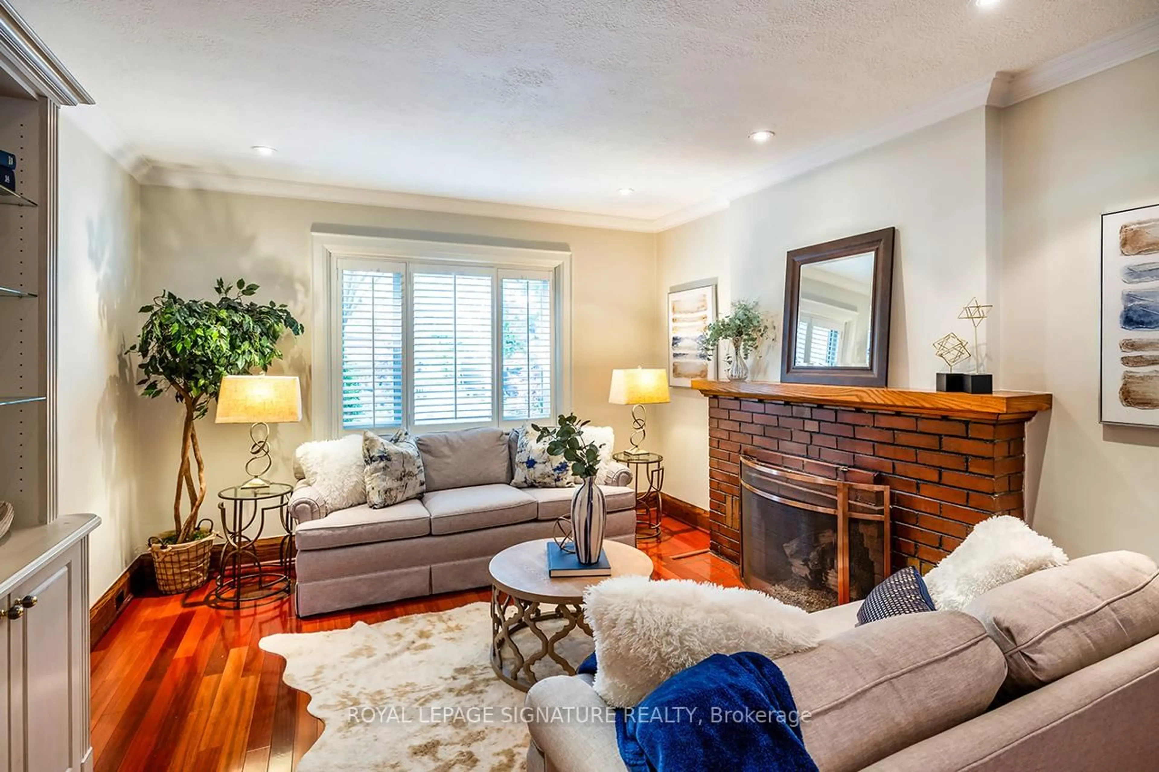 Living room with furniture, wood/laminate floor for 46 Glengarry Ave, Toronto Ontario M5M 1C9