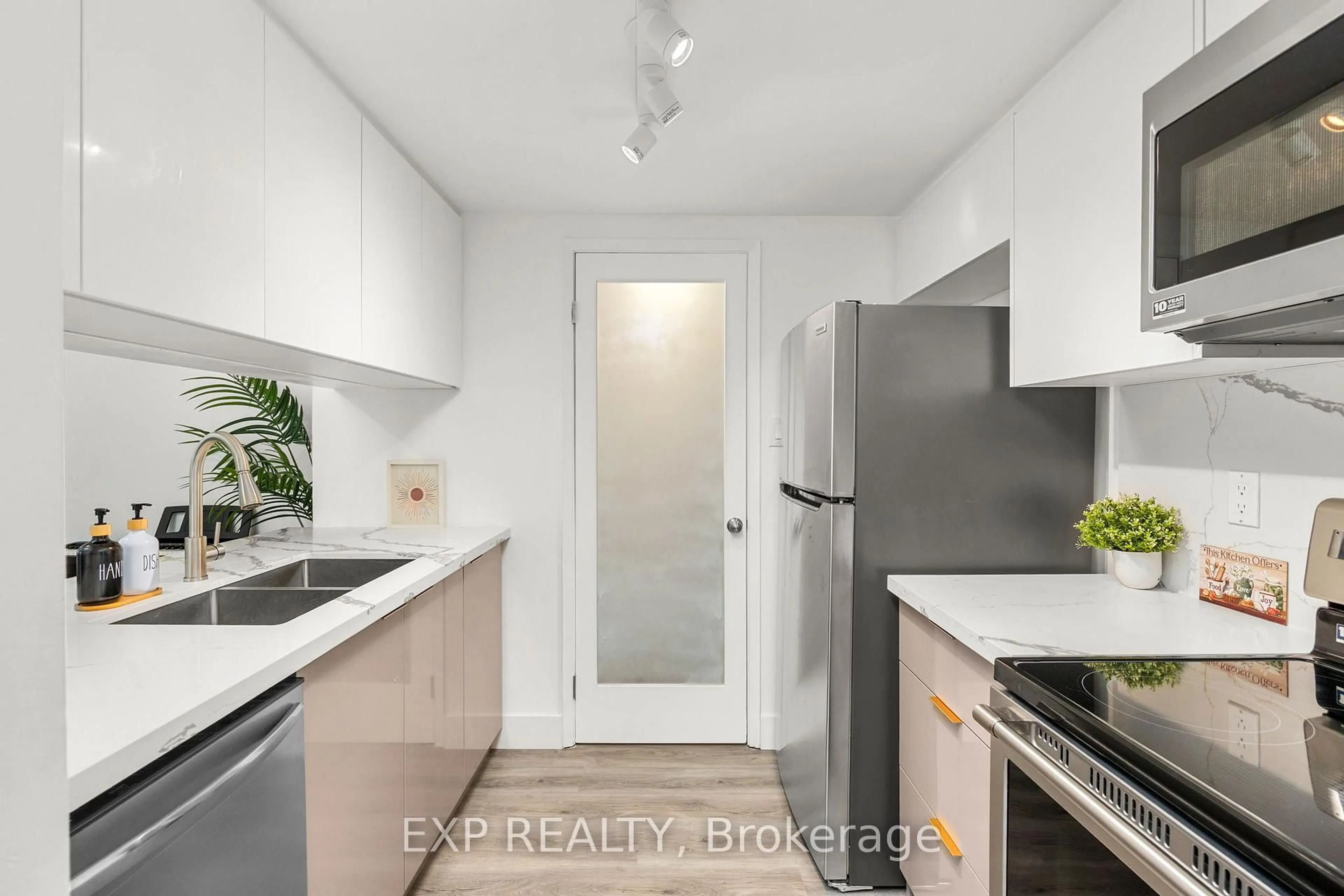 Standard kitchen, unknown for 711 Bay St #817, Toronto Ontario M5G 2J8