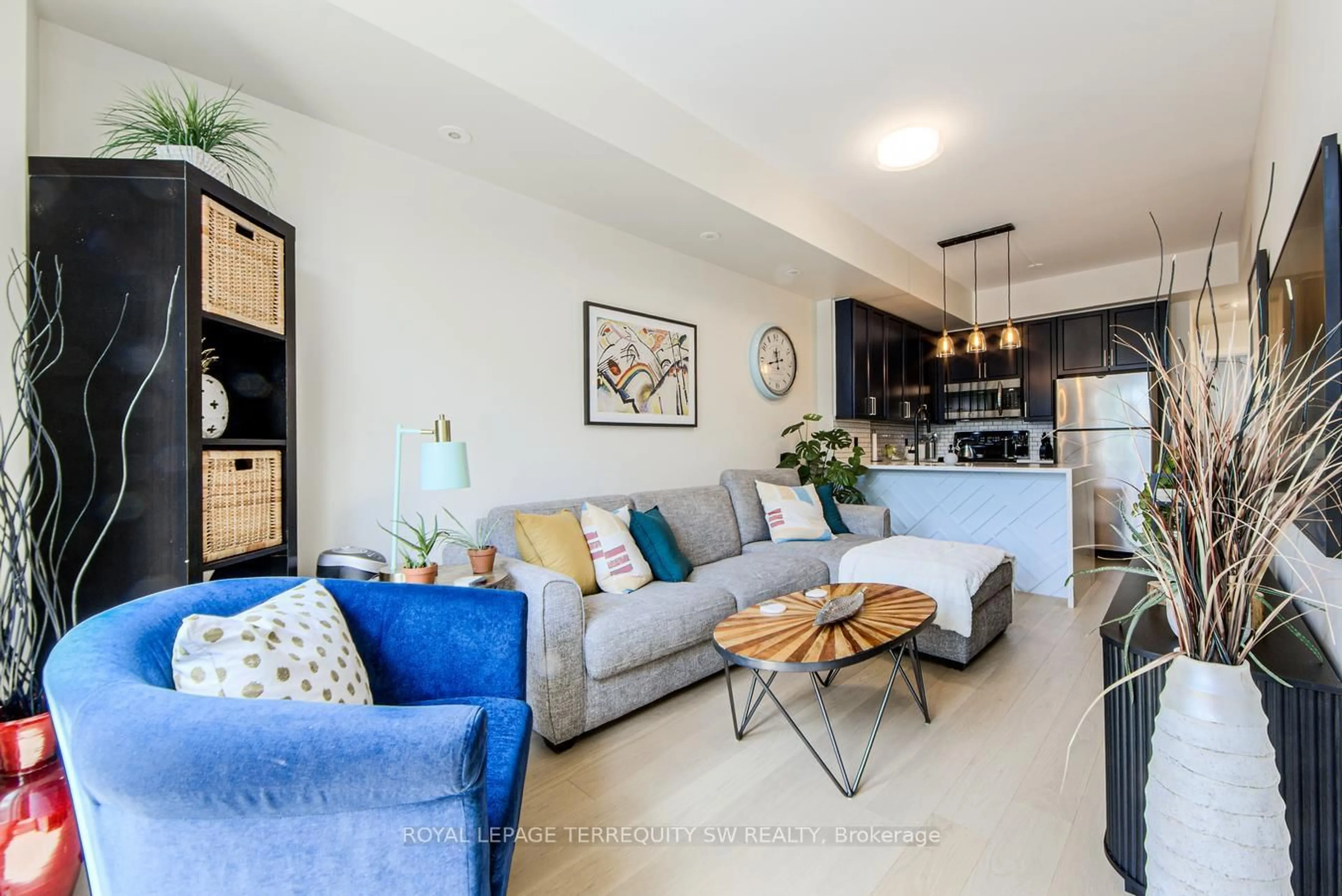 Living room with furniture, unknown for 80 Carr St #TH15, Toronto Ontario M5T 1B7