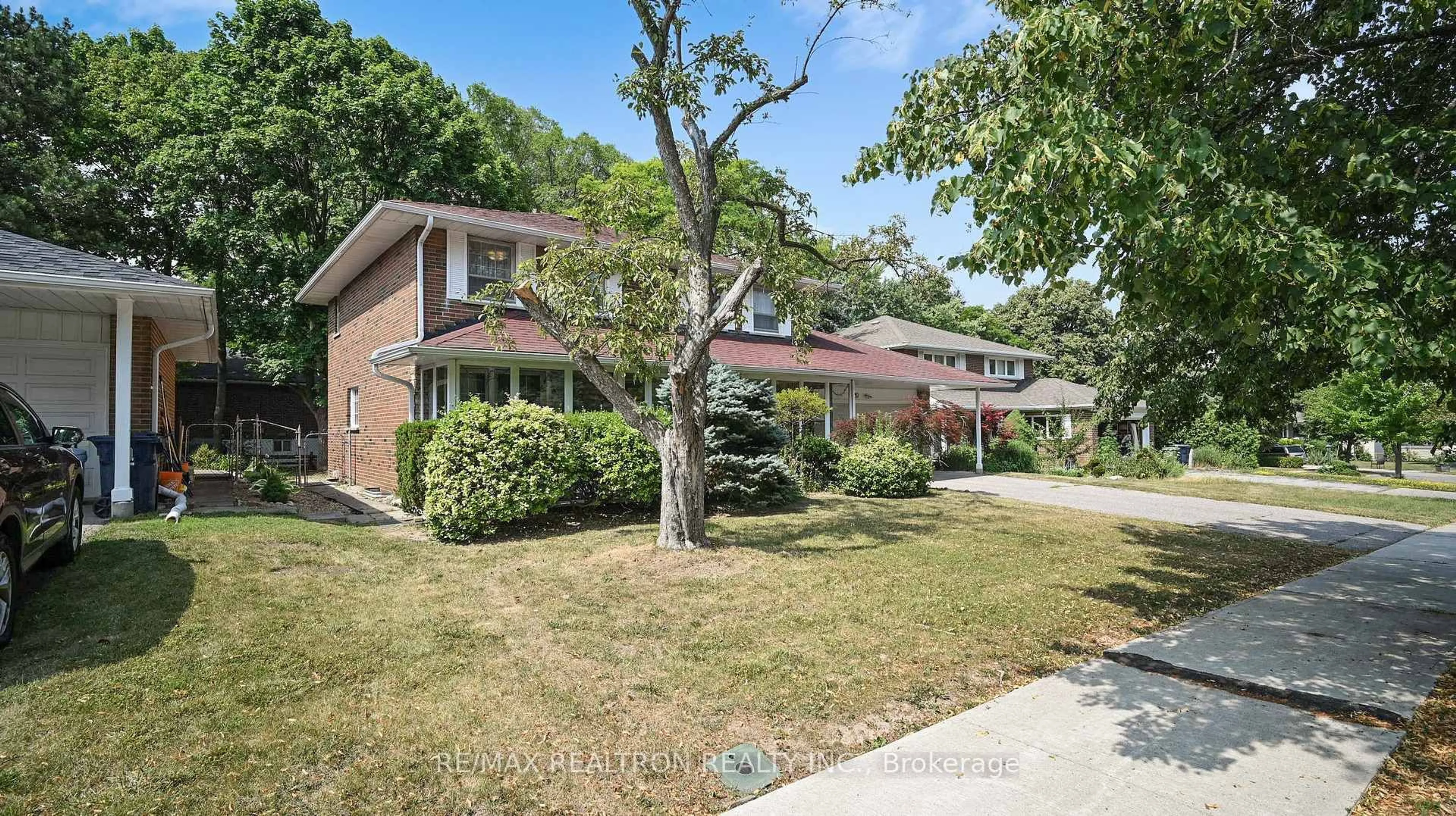 Home with brick exterior material, street for 20 Zircon Crt, Toronto Ontario M2H 2A1