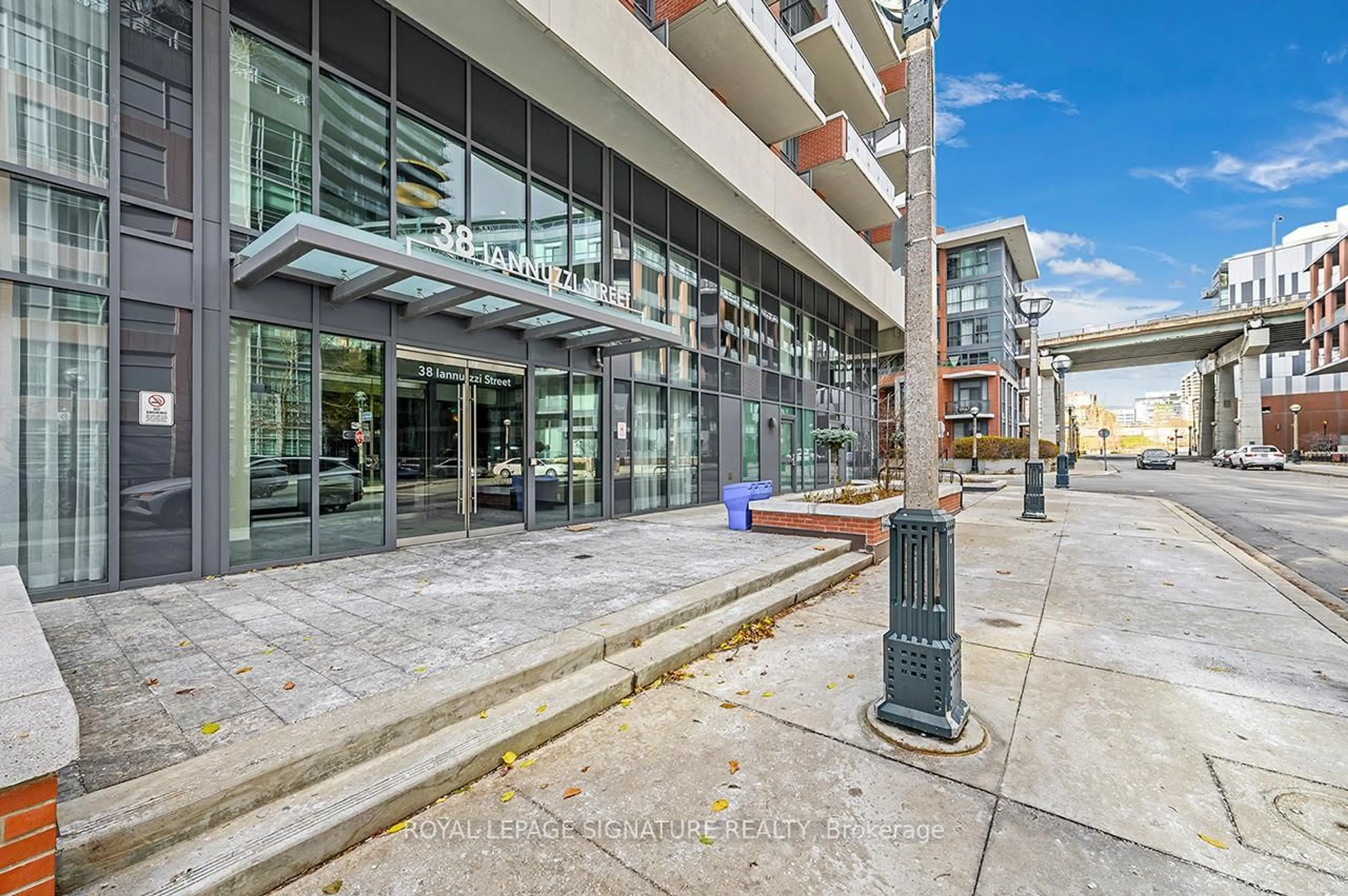 Unknown for 38 Iannuzzi St #611, Toronto Ontario M5V 0S2