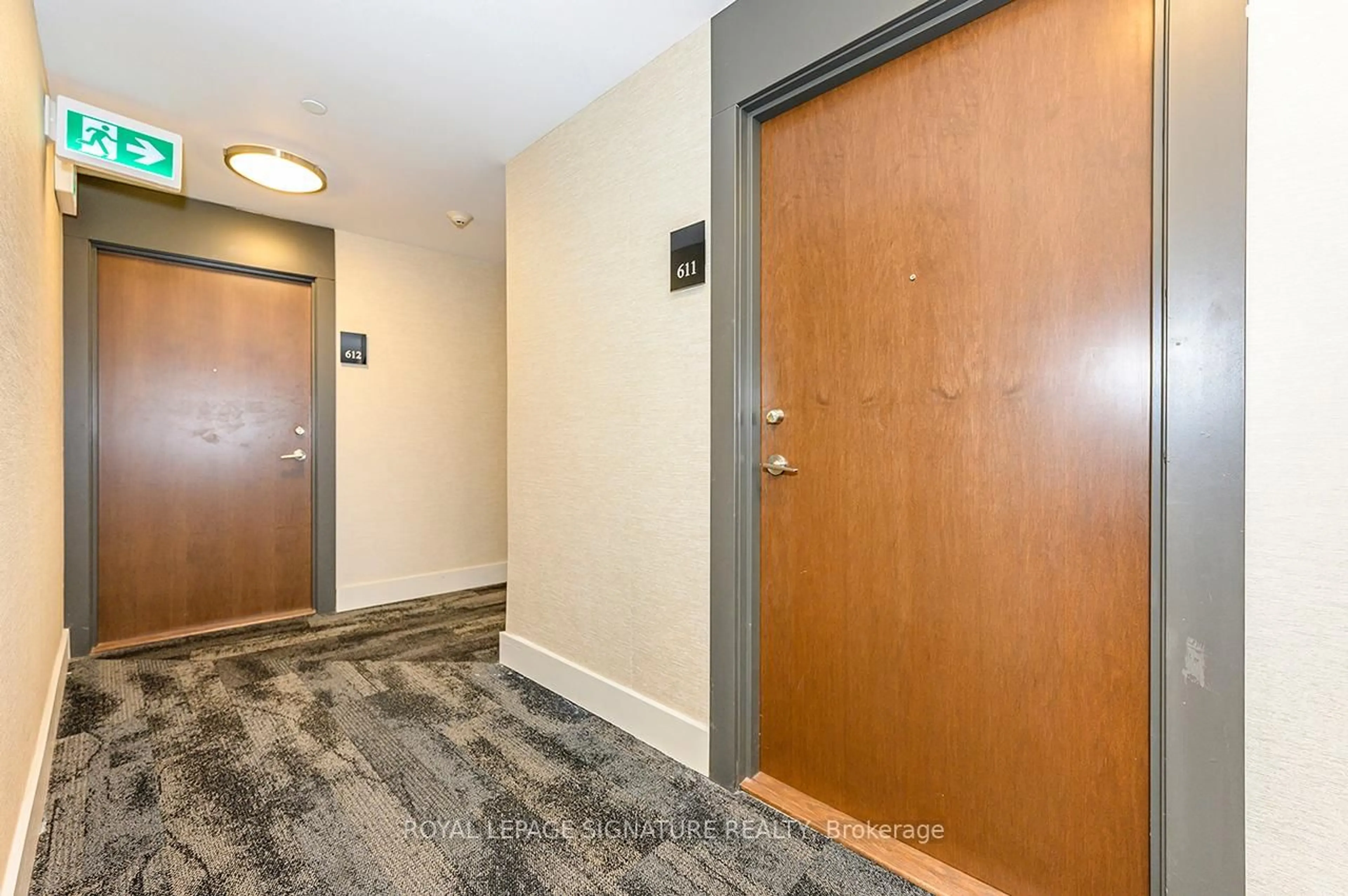 Indoor foyer for 38 Iannuzzi St #611, Toronto Ontario M5V 0S2