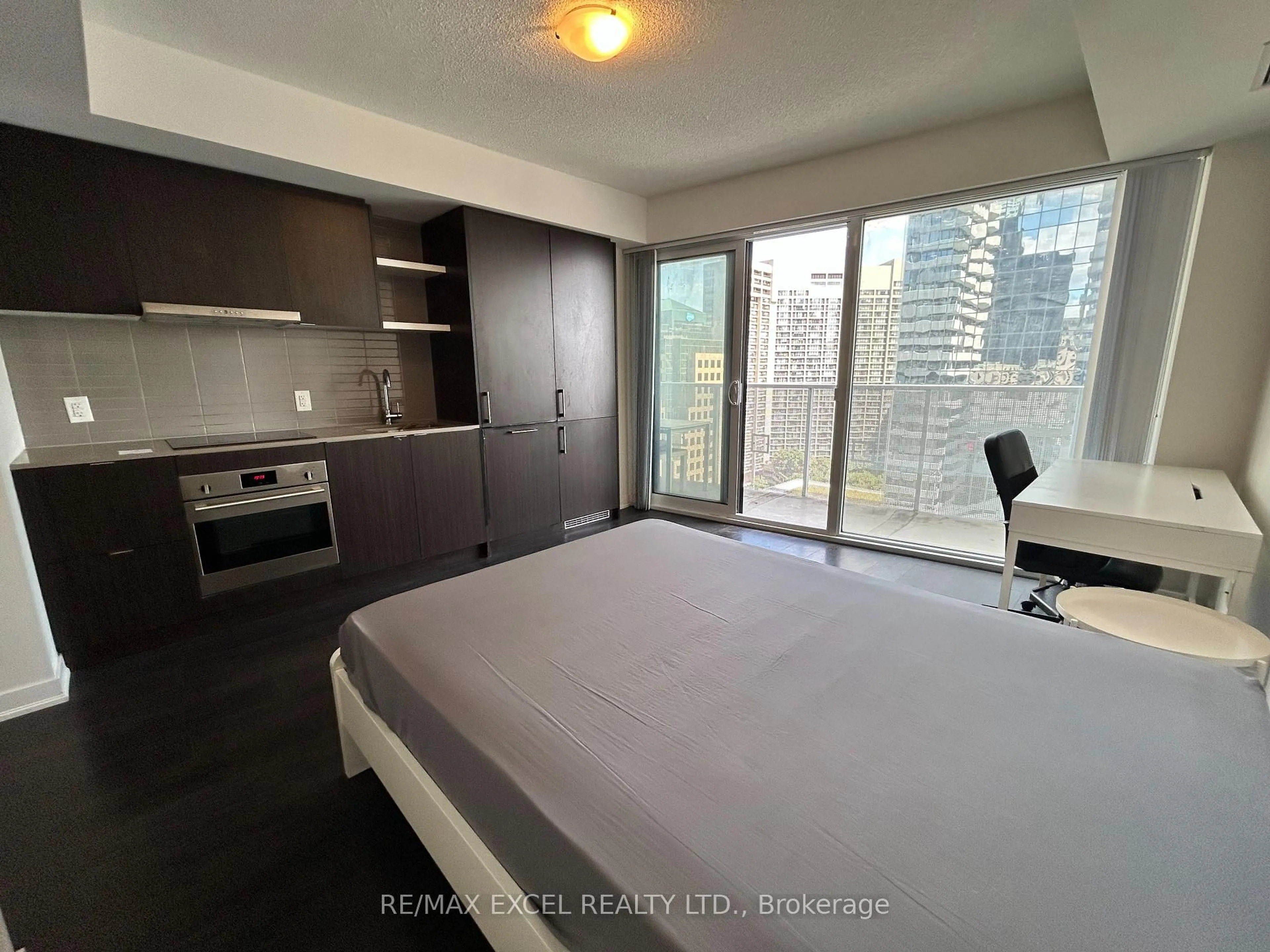 Bedroom with bed, unknown for 100 Harbour St #2008, Toronto Ontario M5J 0B5
