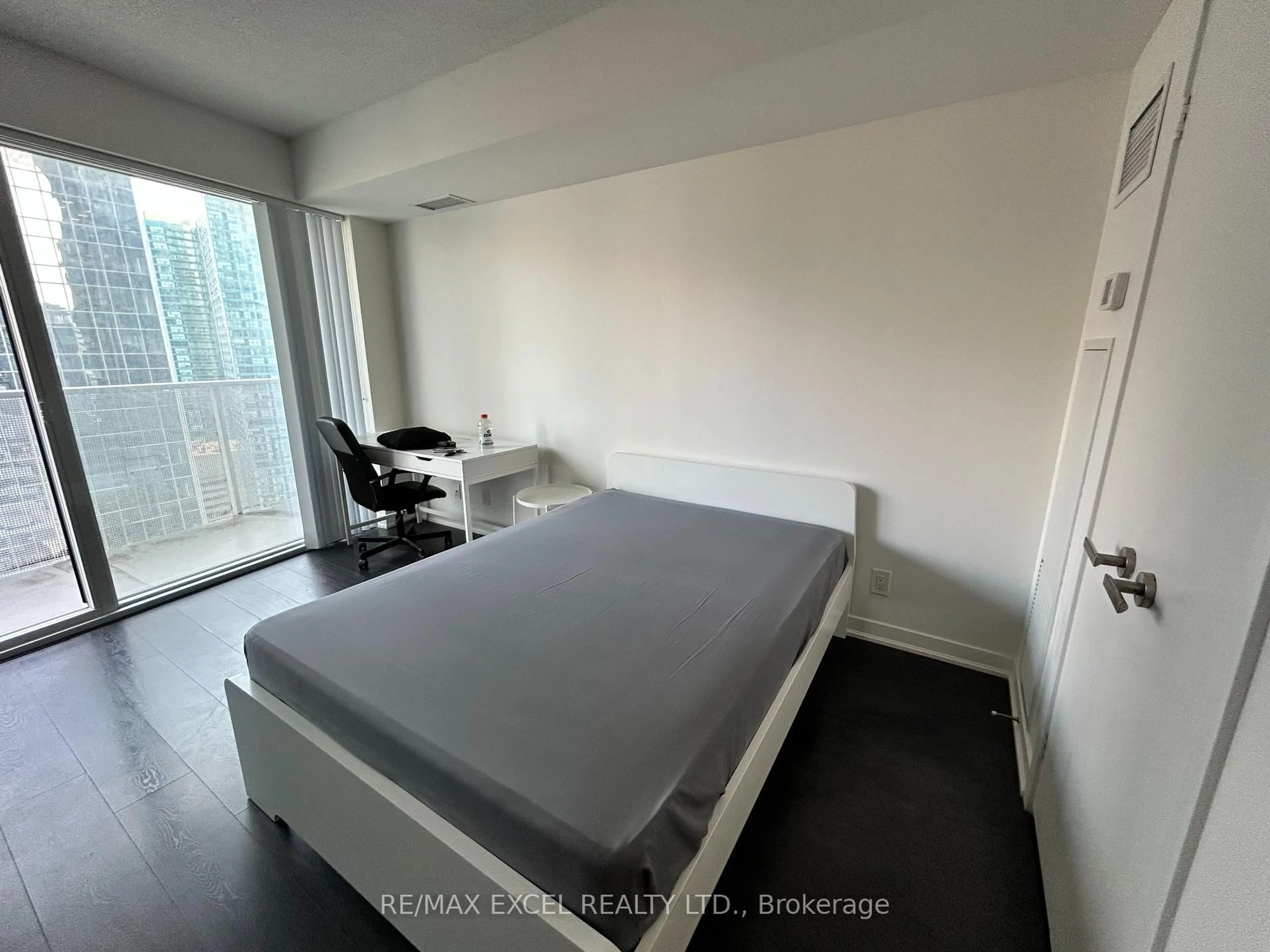 A pic of a room for 100 Harbour St #2008, Toronto Ontario M5J 0B5