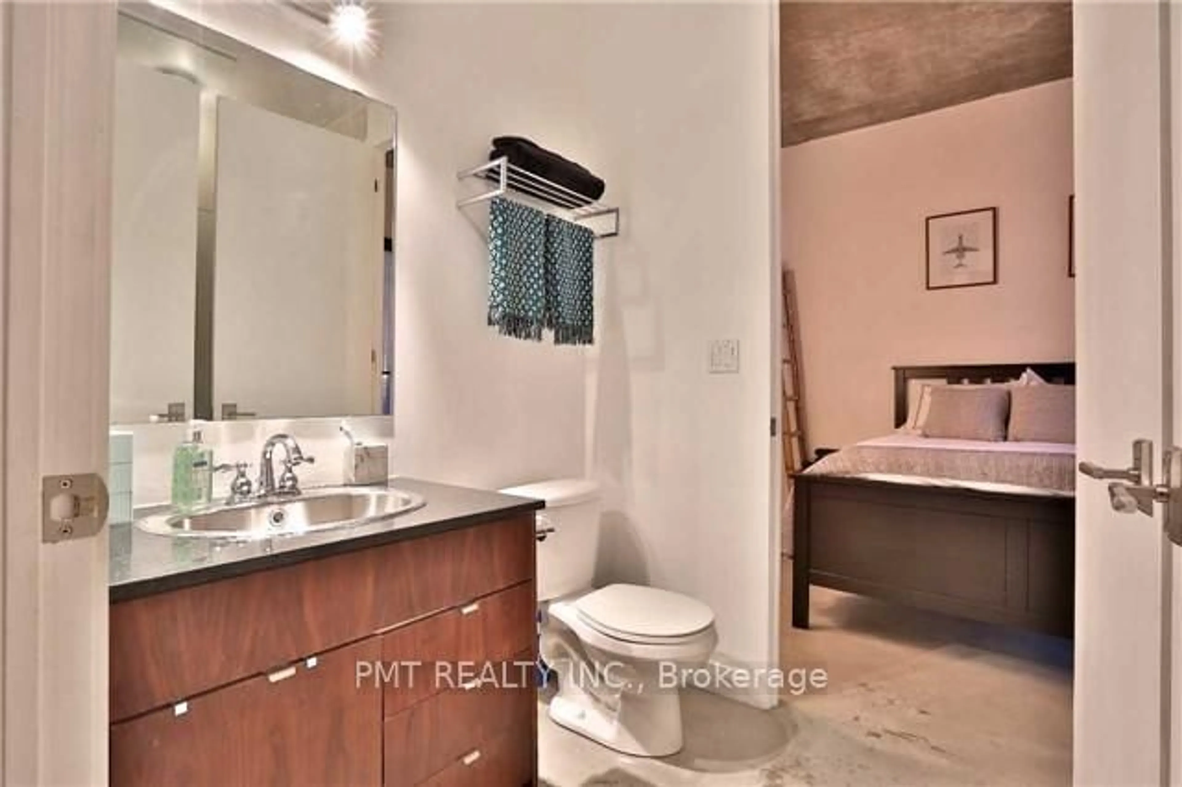 Standard bathroom, ceramic/tile floor for 23 Brant St #505, Toronto Ontario M5V 2L5