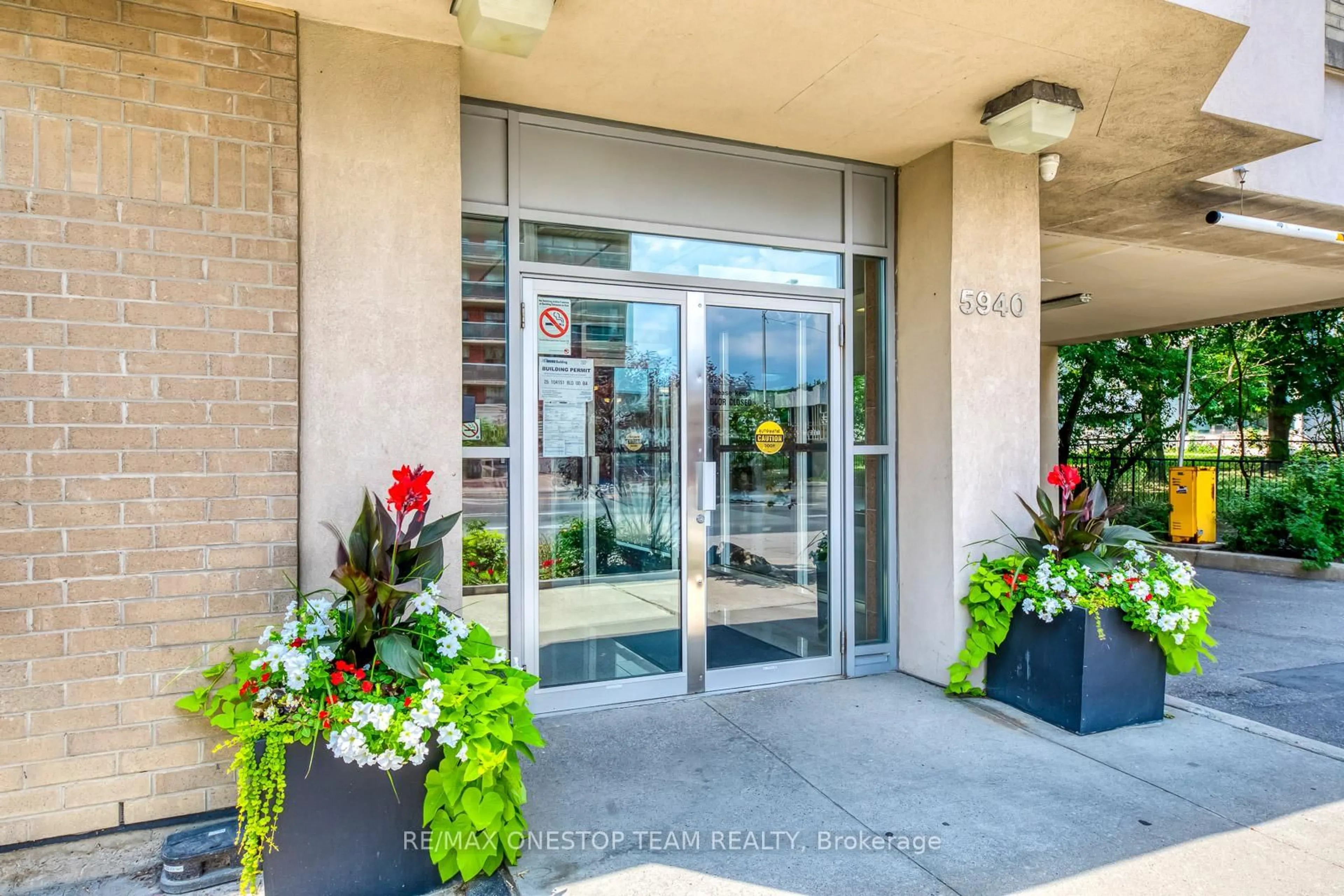 Indoor foyer for 5940 Yonge St #303, Toronto Ontario M2M 4M6
