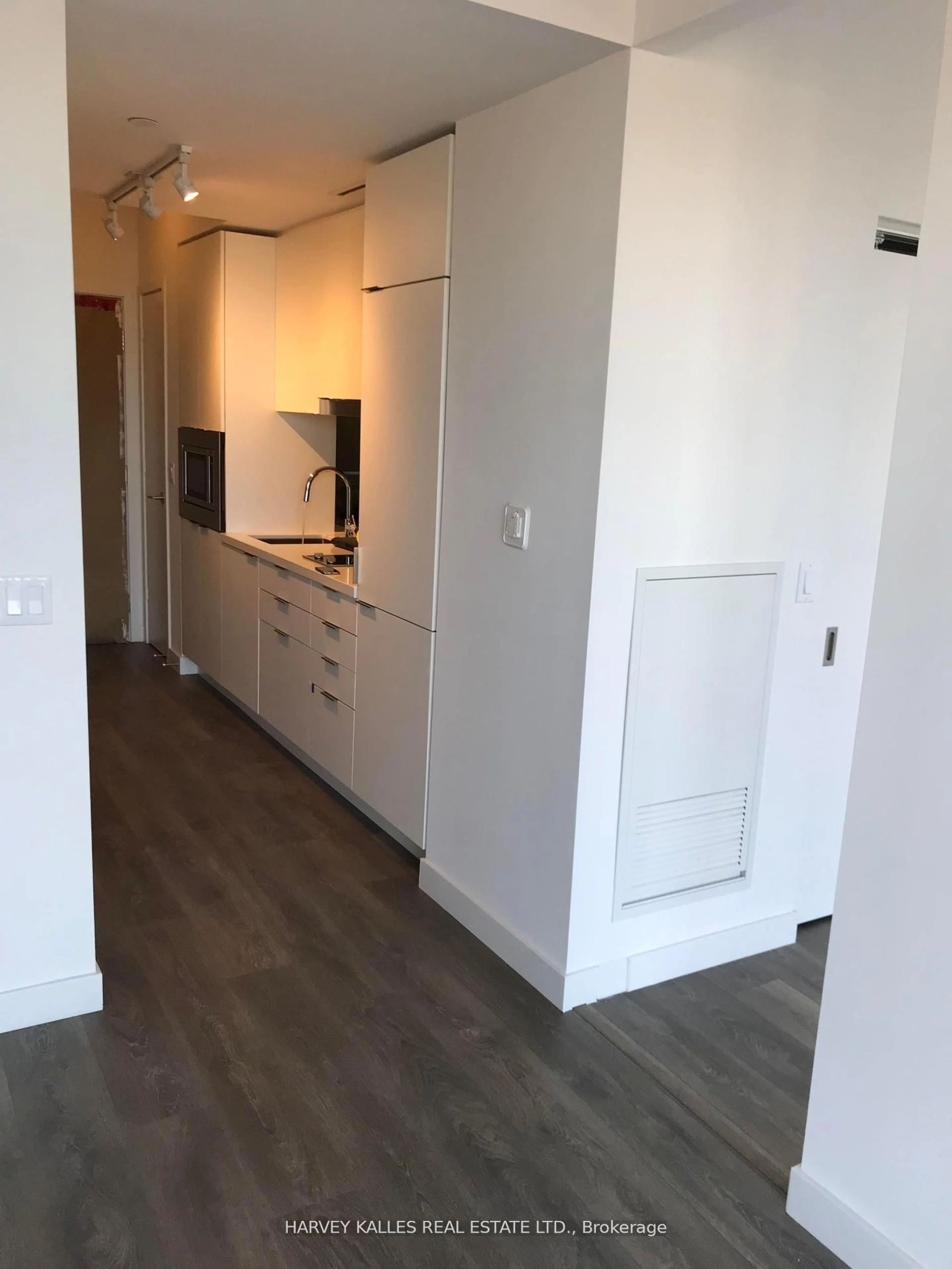 A pic of a room for 215 Queen St #1002, Toronto Ontario M5V 0P5