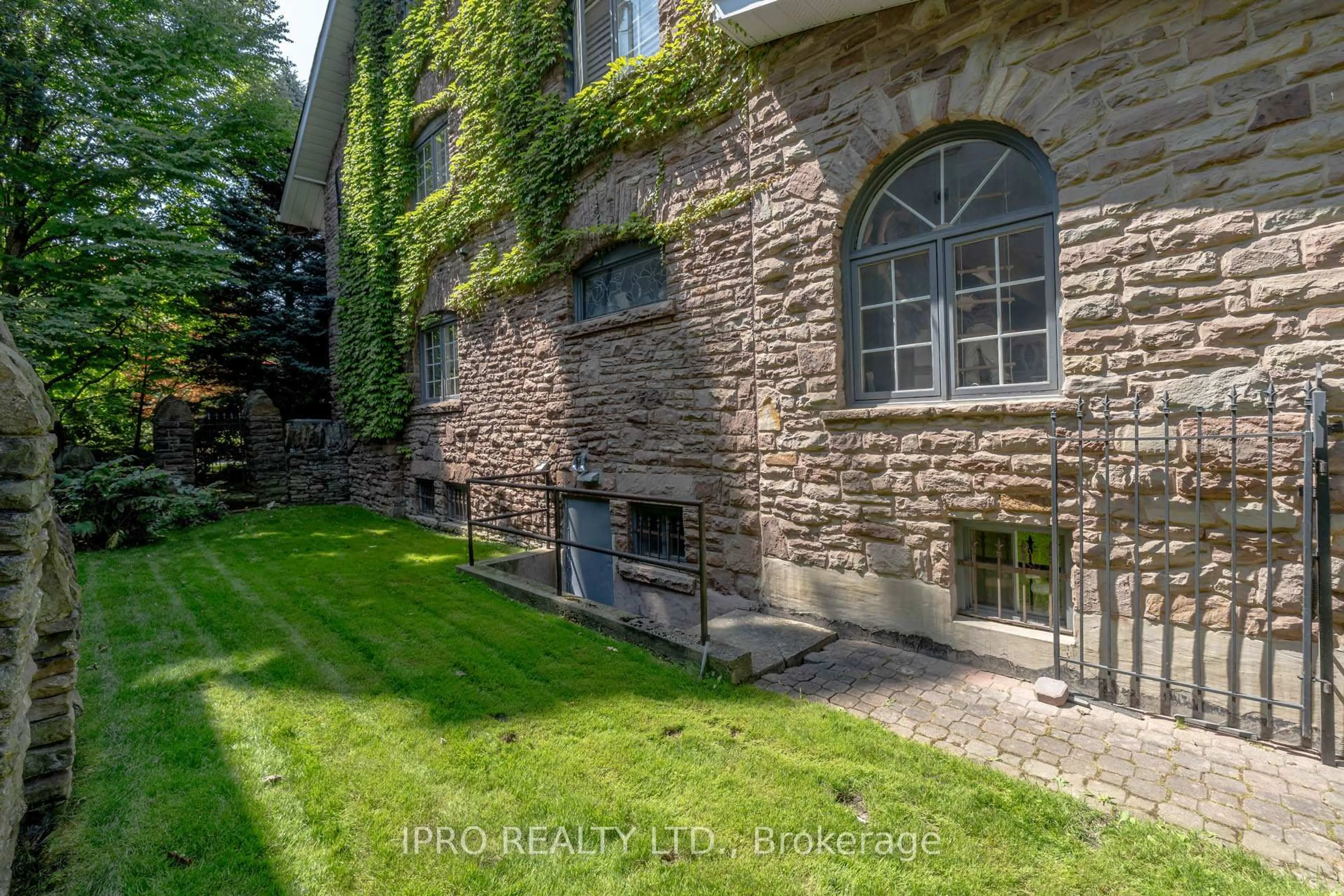 Unknown for 287 Russell Hill Rd, Toronto Ontario M4V 2T5