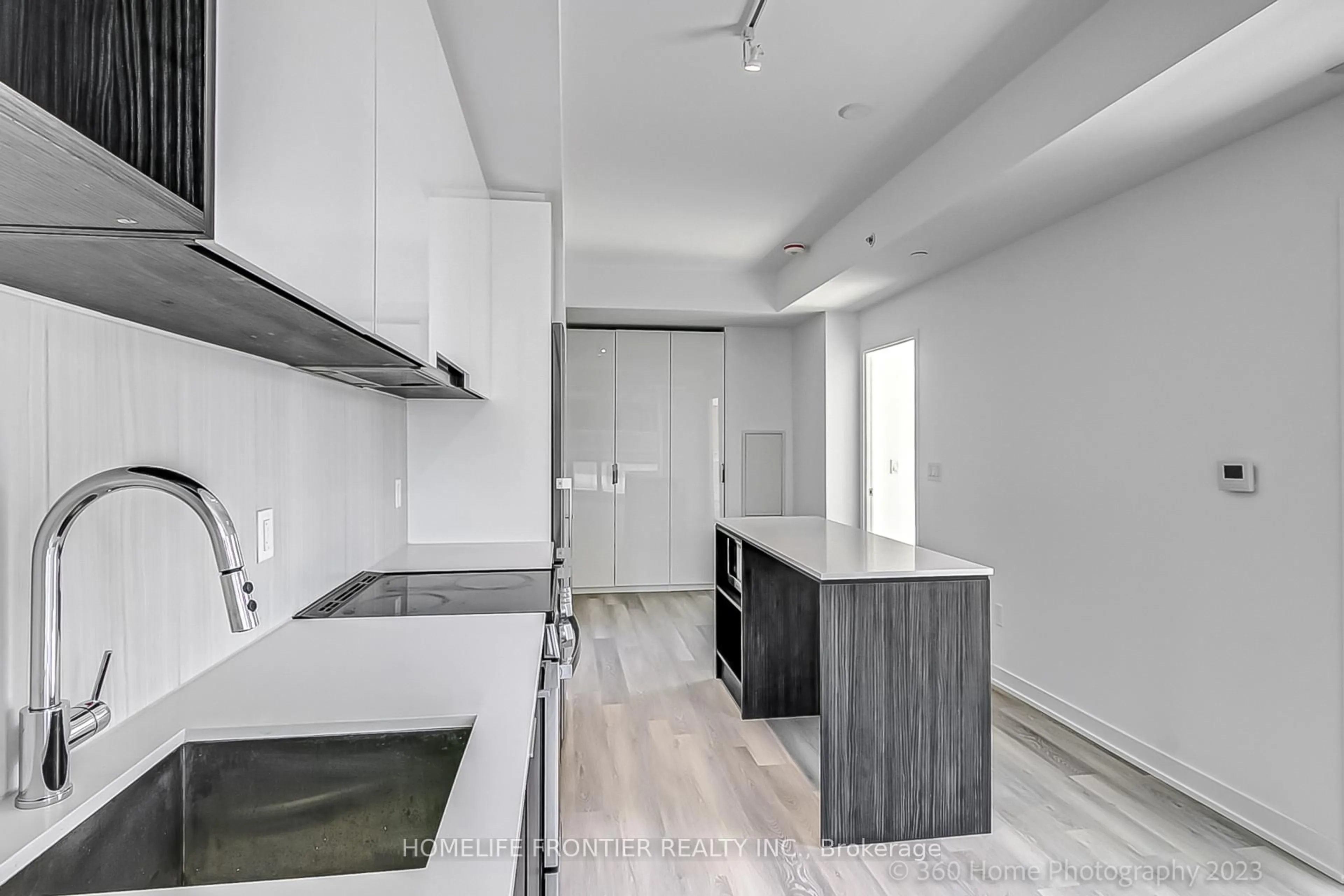 Unknown for 31 TIPPETT Rd #731, Toronto Ontario M3H 0C8
