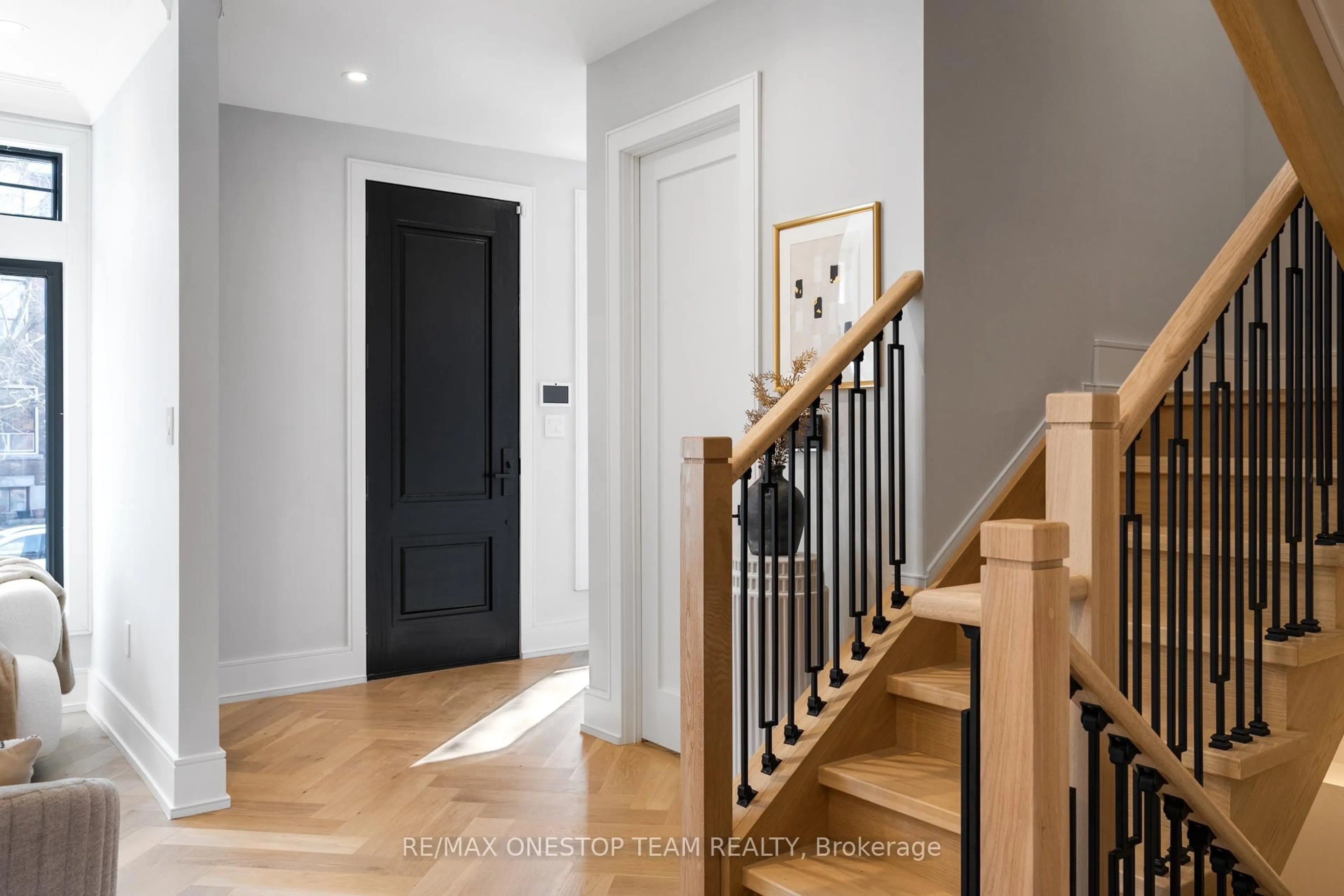 Indoor entryway for 144 Beatrice St, Toronto Ontario M6J 2T3