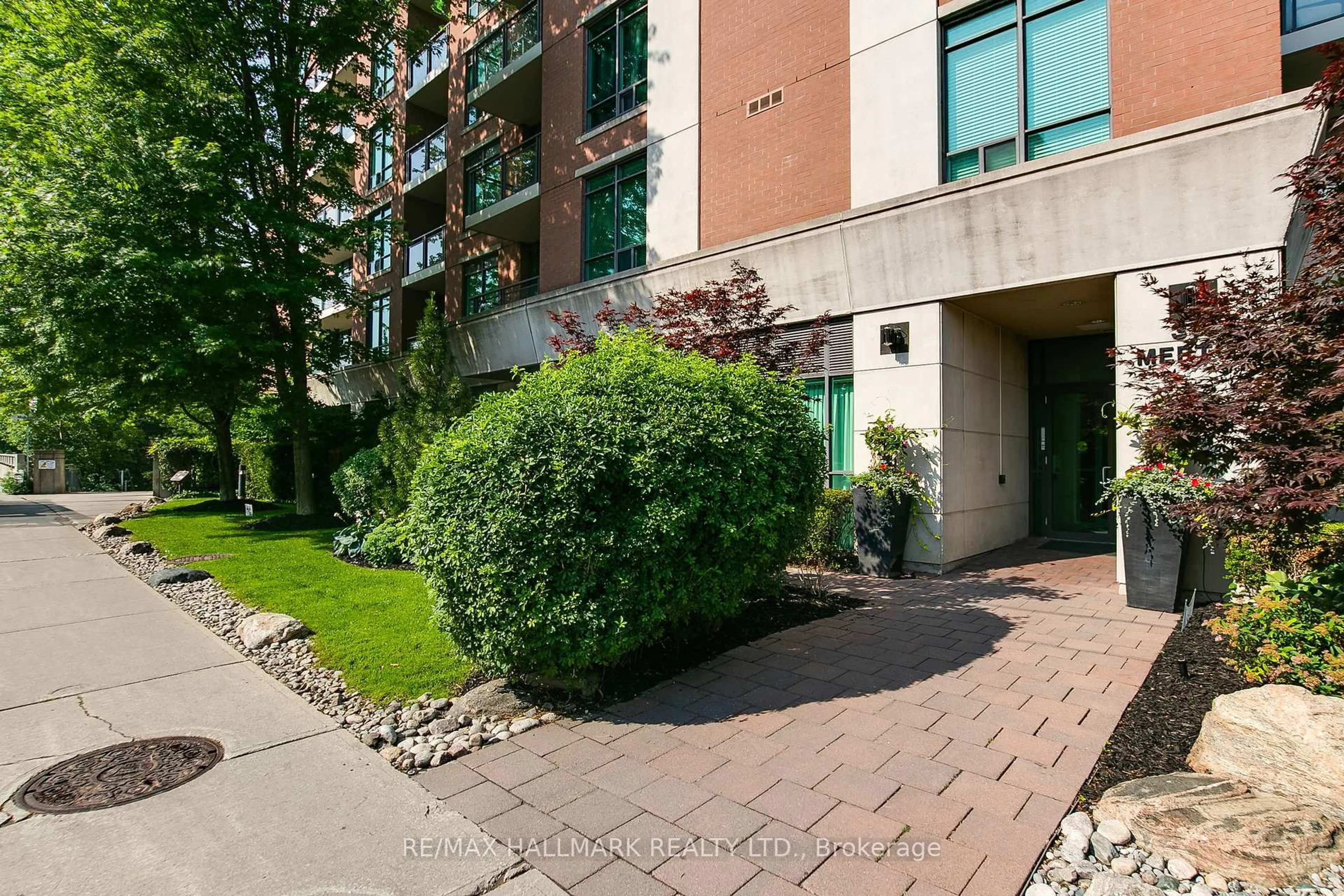 Patio, street for 319 Merton St #602, Toronto Ontario M4S 1A5