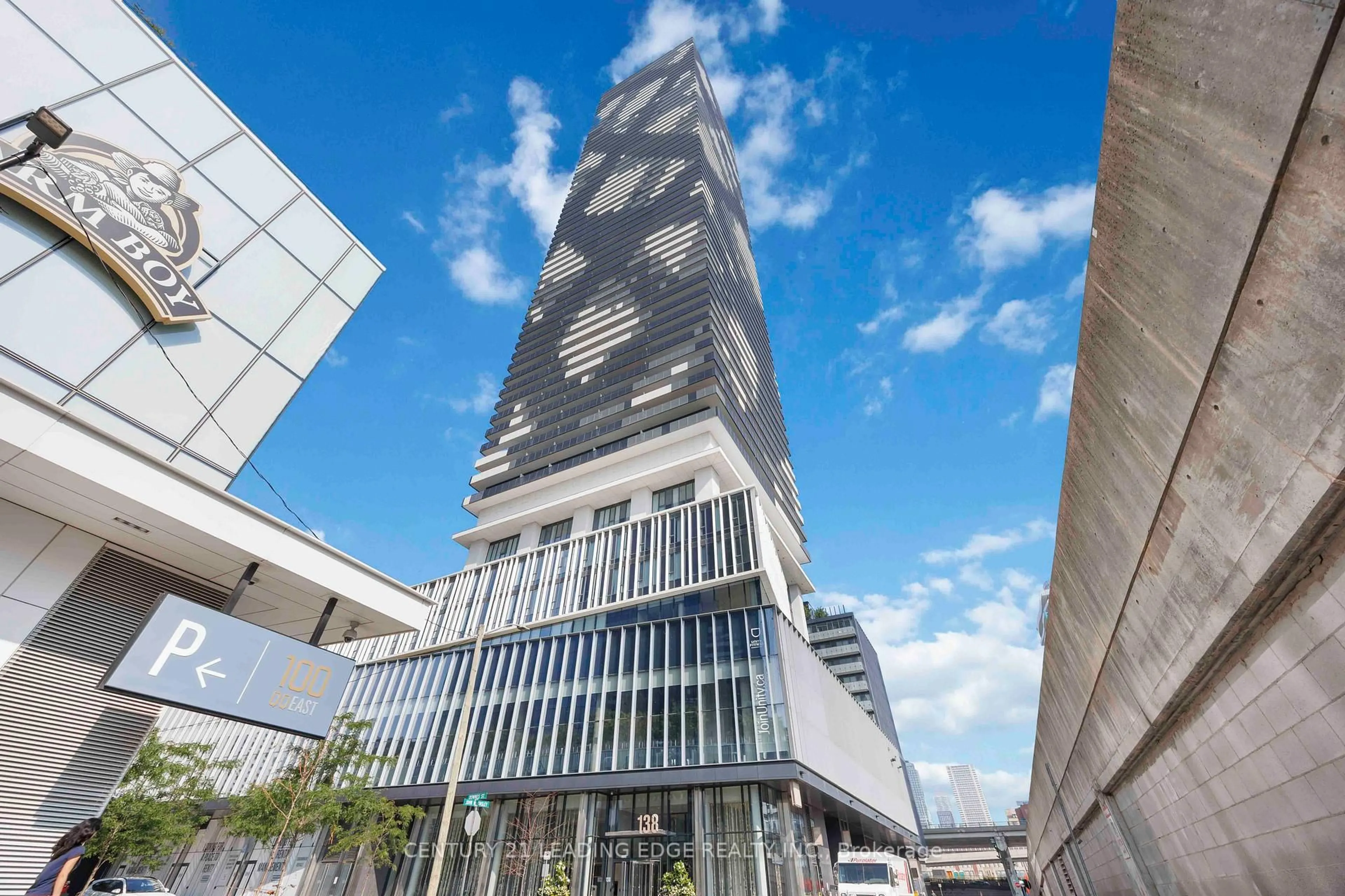 Indoor foyer for 138 Downes St #905, Toronto Ontario M5E 0E4