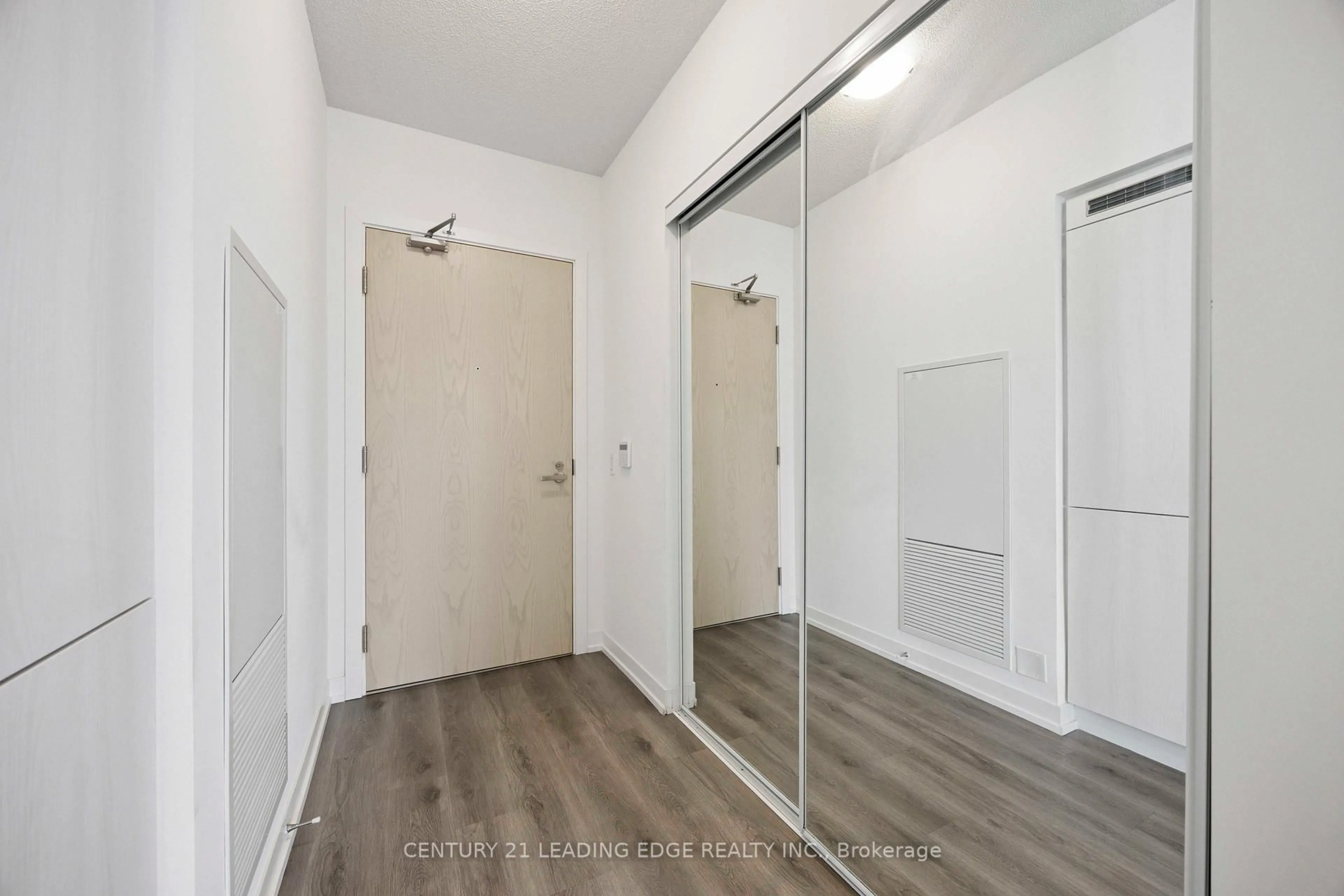 Indoor entryway for 138 Downes St #905, Toronto Ontario M5E 0E4