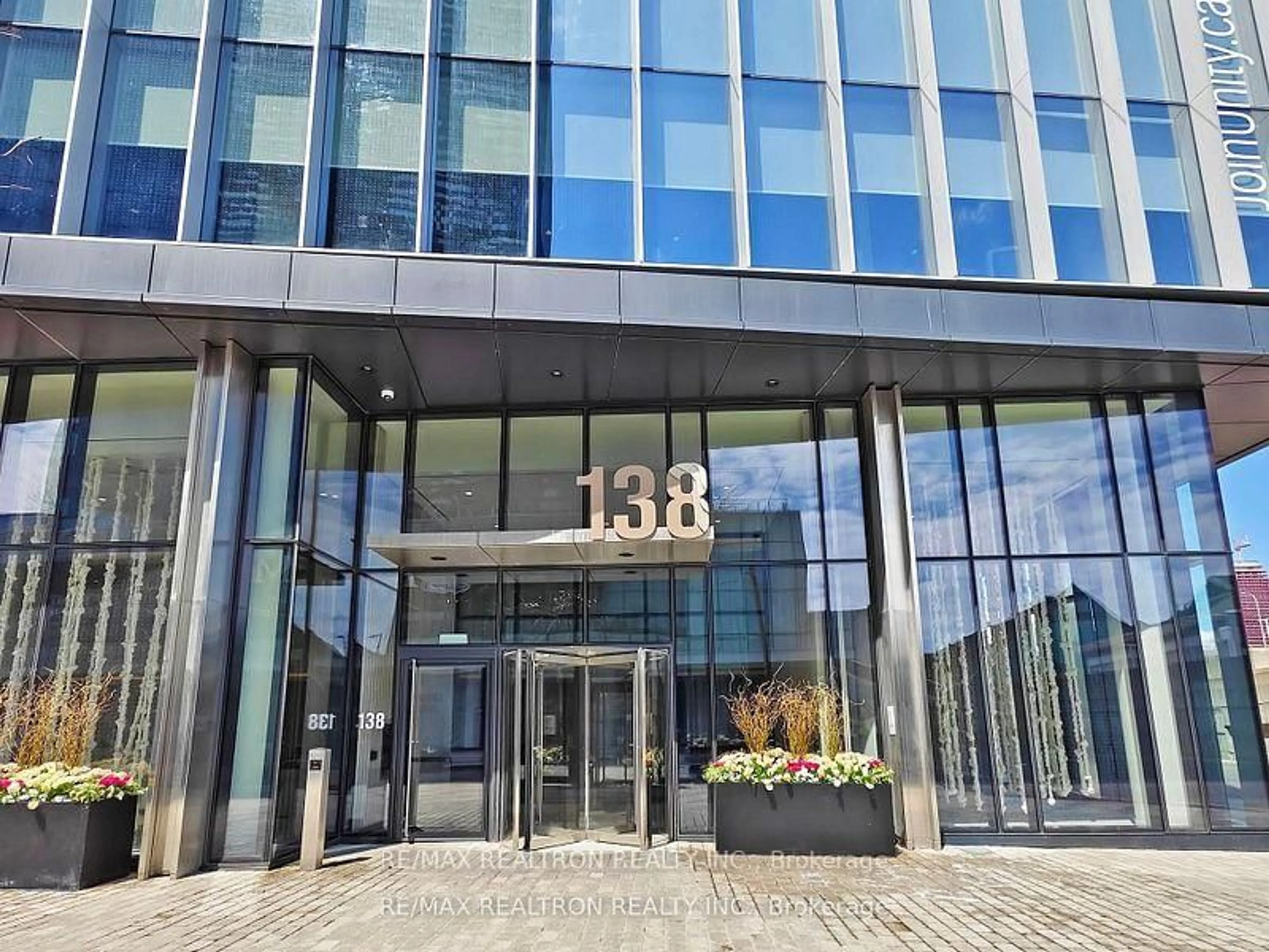 Indoor foyer for 138 Downes St #2906, Toronto Ontario M5E 0E4